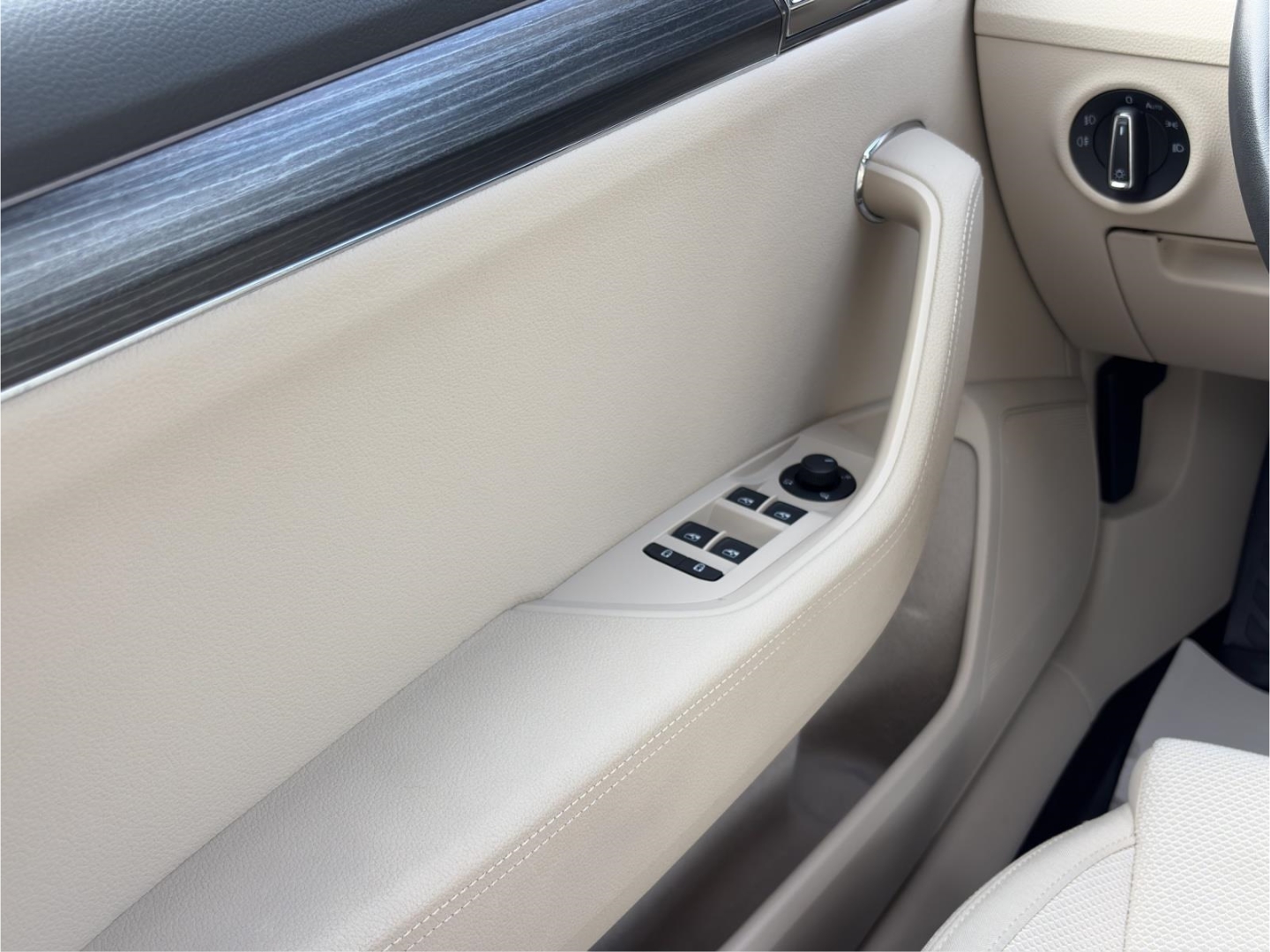 Superb Combi Style 1.4TSI iV 160kW DSG AHZV MatrixLED PanoDach ACC ParkAssist 360°Kamera Sitzheizung