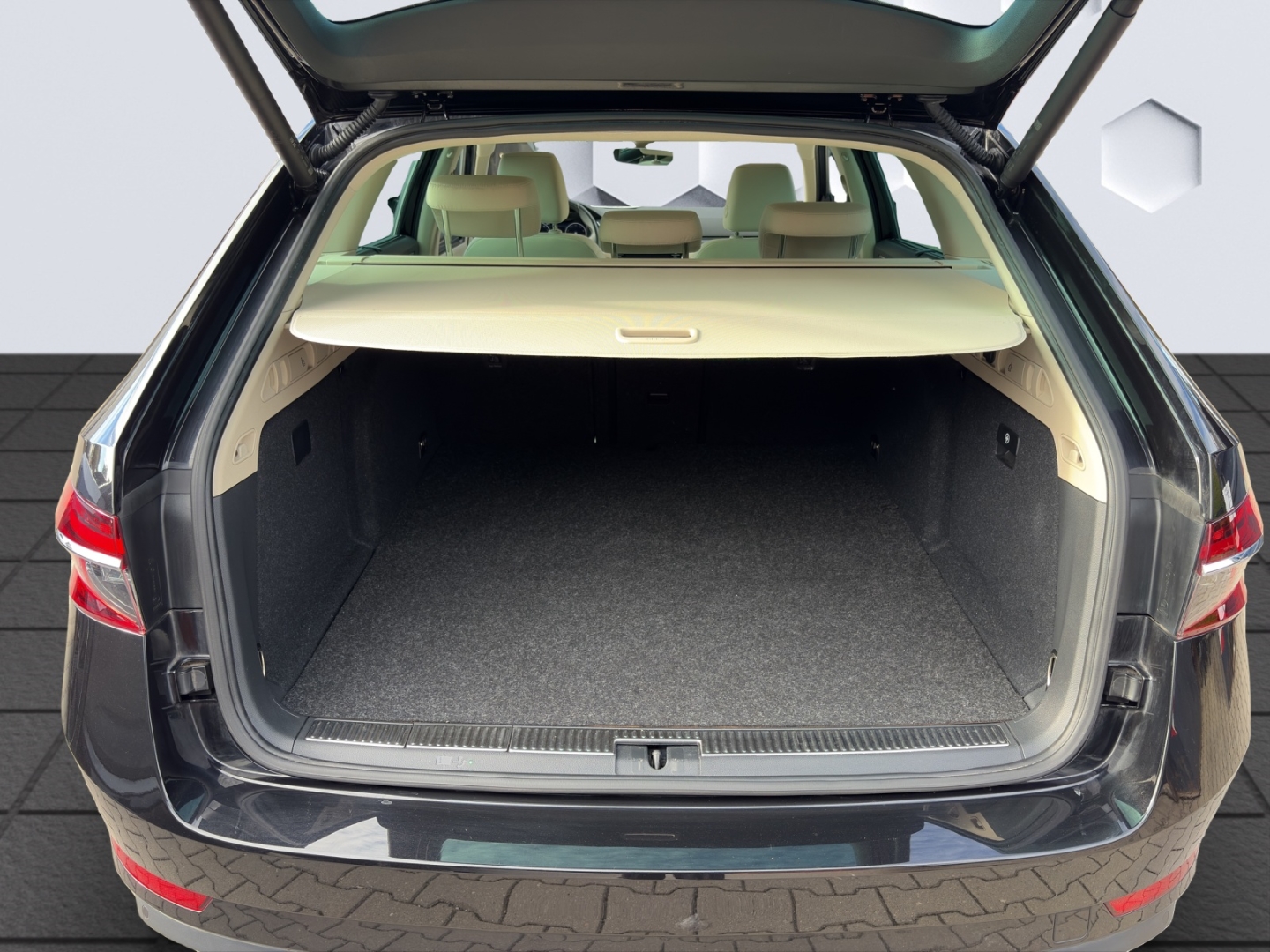 Superb Combi Style 1.4TSI iV 160kW DSG AHZV MatrixLED PanoDach ACC ParkAssist 360°Kamera Sitzheizung