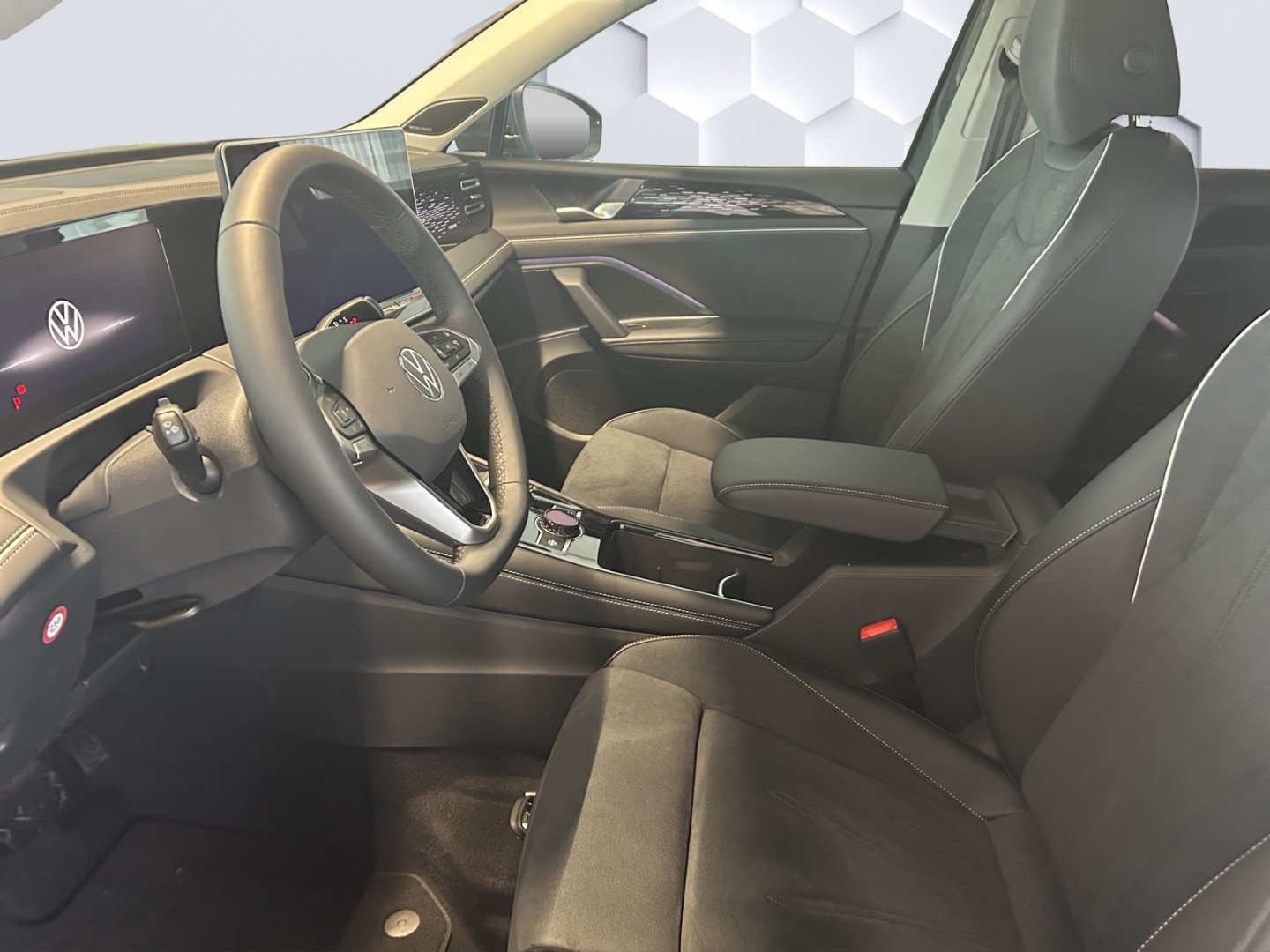 Tiguan EL 2.0l TSI 4MOTION DSG StHz AHK W+S Reifen