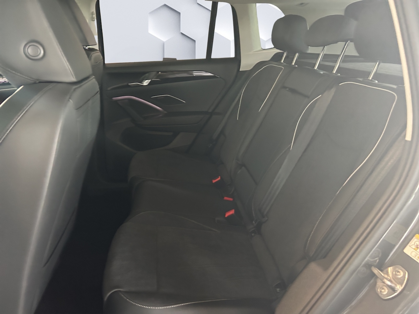 Tiguan EL 2.0l TSI 4MOTION DSG StHz AHK W+S Reifen
