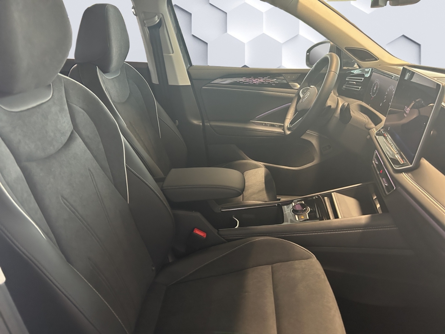 Tiguan EL 2.0l TSI 4MOTION DSG StHz AHK W+S Reifen
