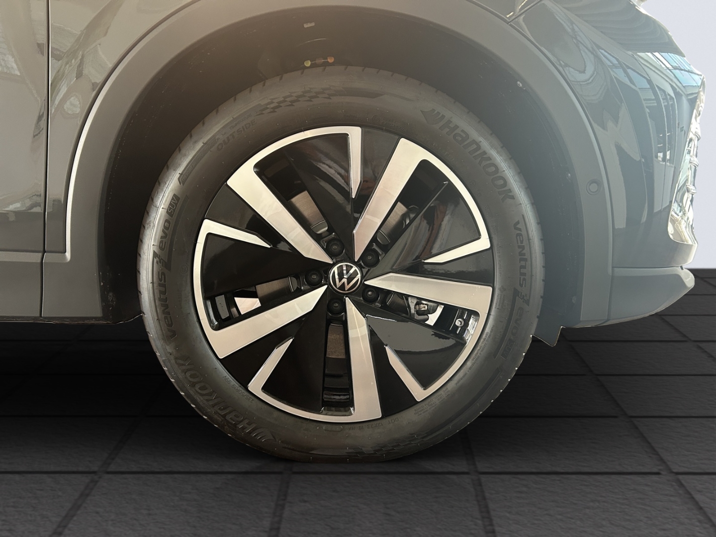 Tiguan EL 2.0l TSI 4MOTION DSG StHz AHK W+S Reifen