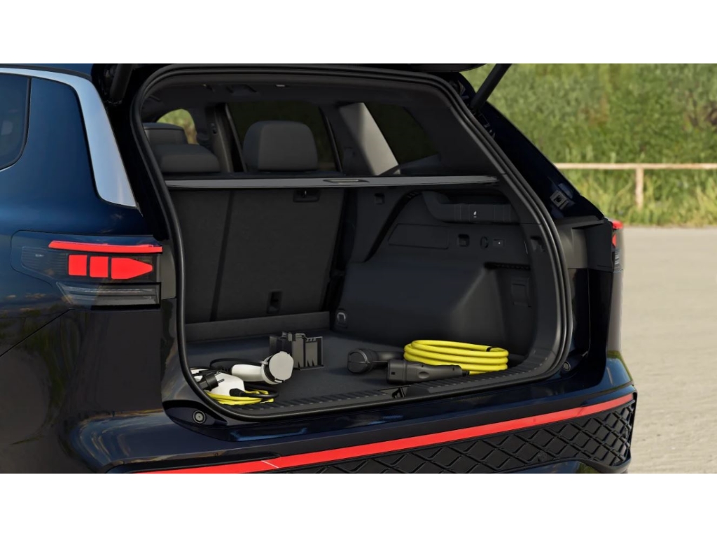 Tayron 1.5 TSI R-Line 1.5l eHybrid DSG Leder AhK W+S Reifen
