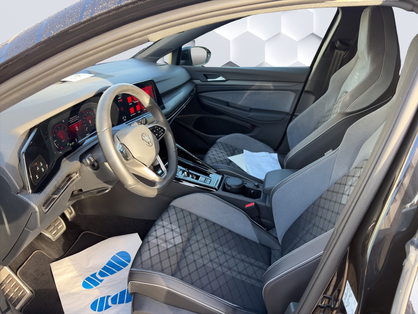 Golf VIII R-Line 1.5eTSI 96kW DSG LED Rückfahrkamera Sitzheizung App-Connect