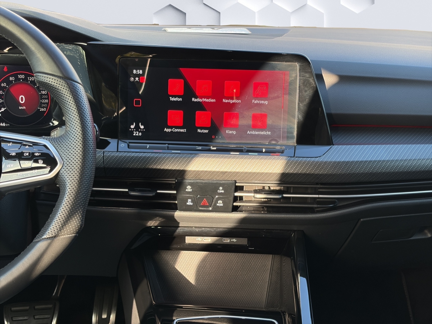 Golf VIII R-Line 1.5eTSI 96kW DSG LED Rückfahrkamera Sitzheizung App-Connect