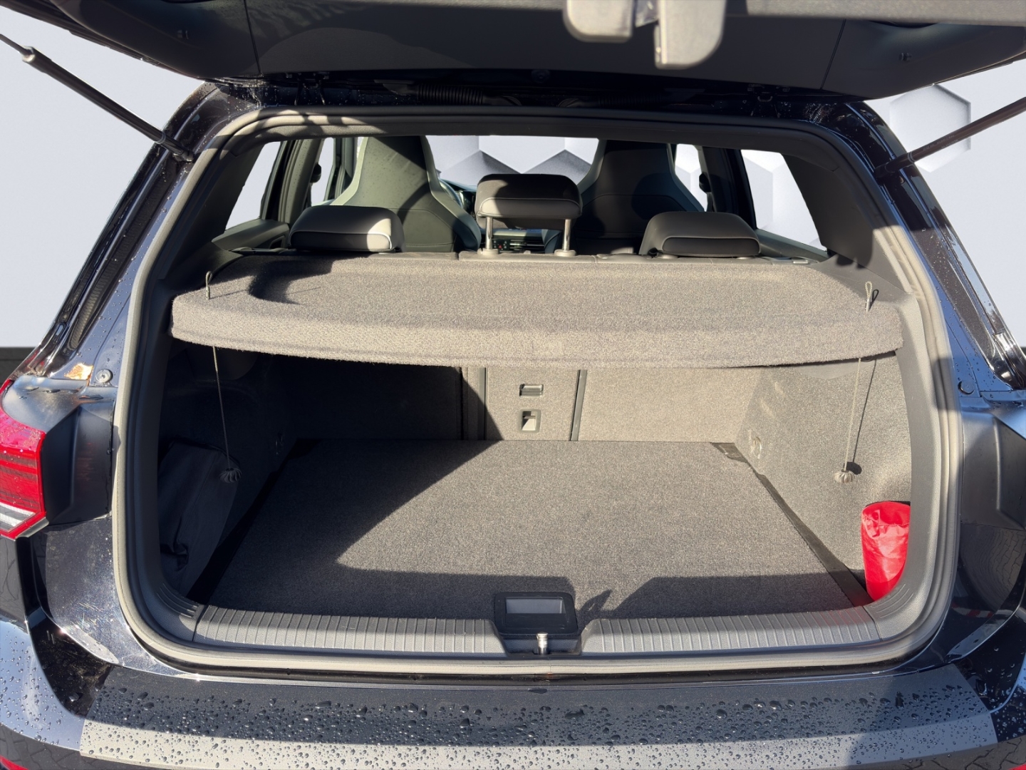 Golf VIII R-Line 1.5eTSI 96kW DSG LED Rückfahrkamera Sitzheizung App-Connect