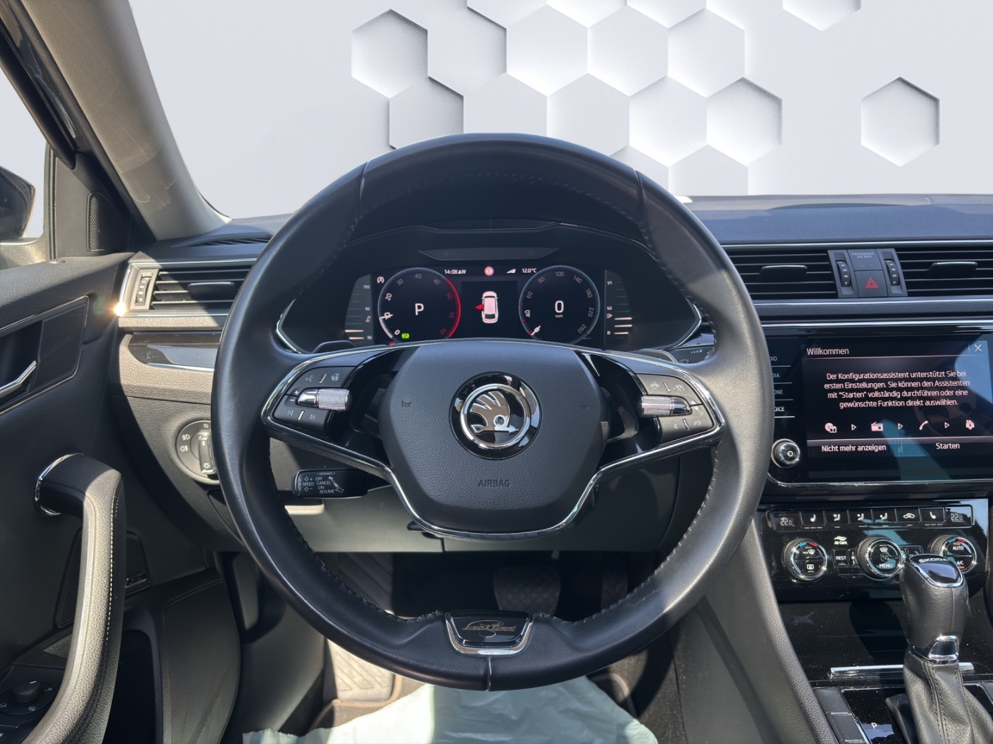 Superb Combi L&K 2.0TDI 147kW AHZV MatrixLED PanoDach ACC Sitzheizung