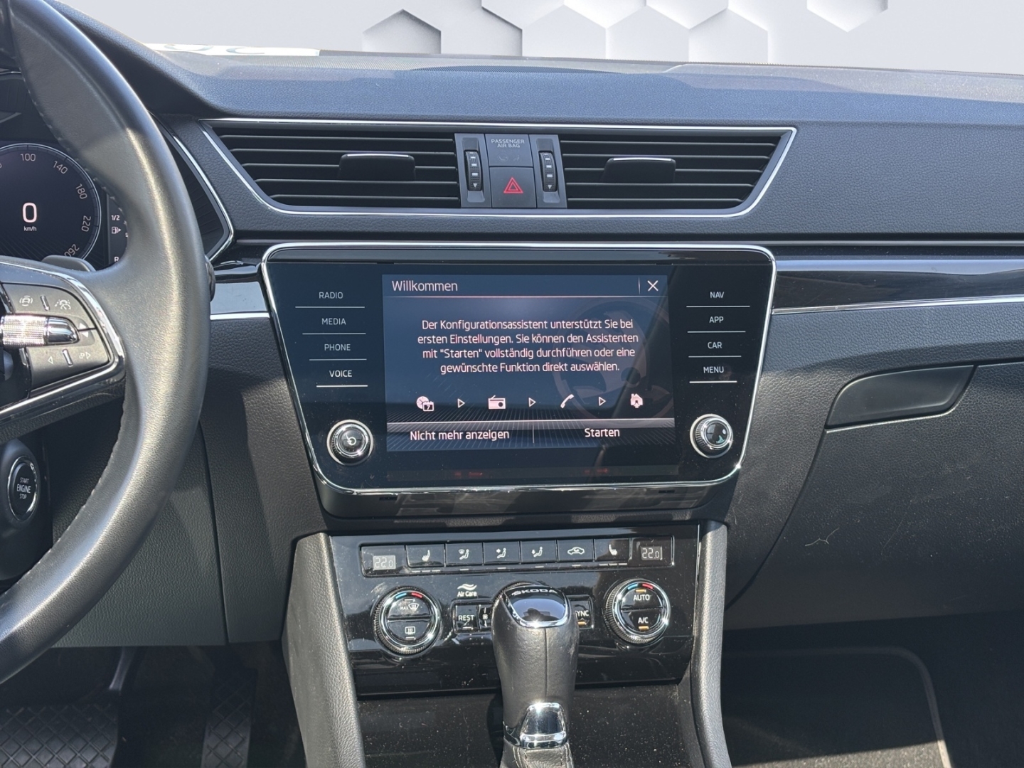 Superb Combi L&K 2.0TDI 147kW AHZV MatrixLED PanoDach ACC Sitzheizung