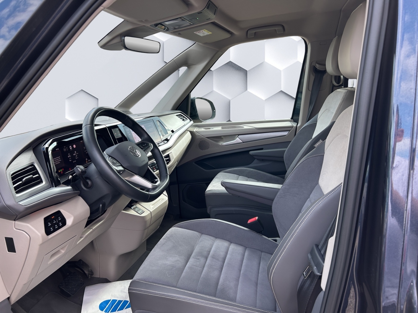 T7 Multivan lang Life 2.0TDI 110kW AHZV MatrixLED ACC DCC 360°Kamera ParkAssist Sitzheizung Standheizung 7-Sitzer