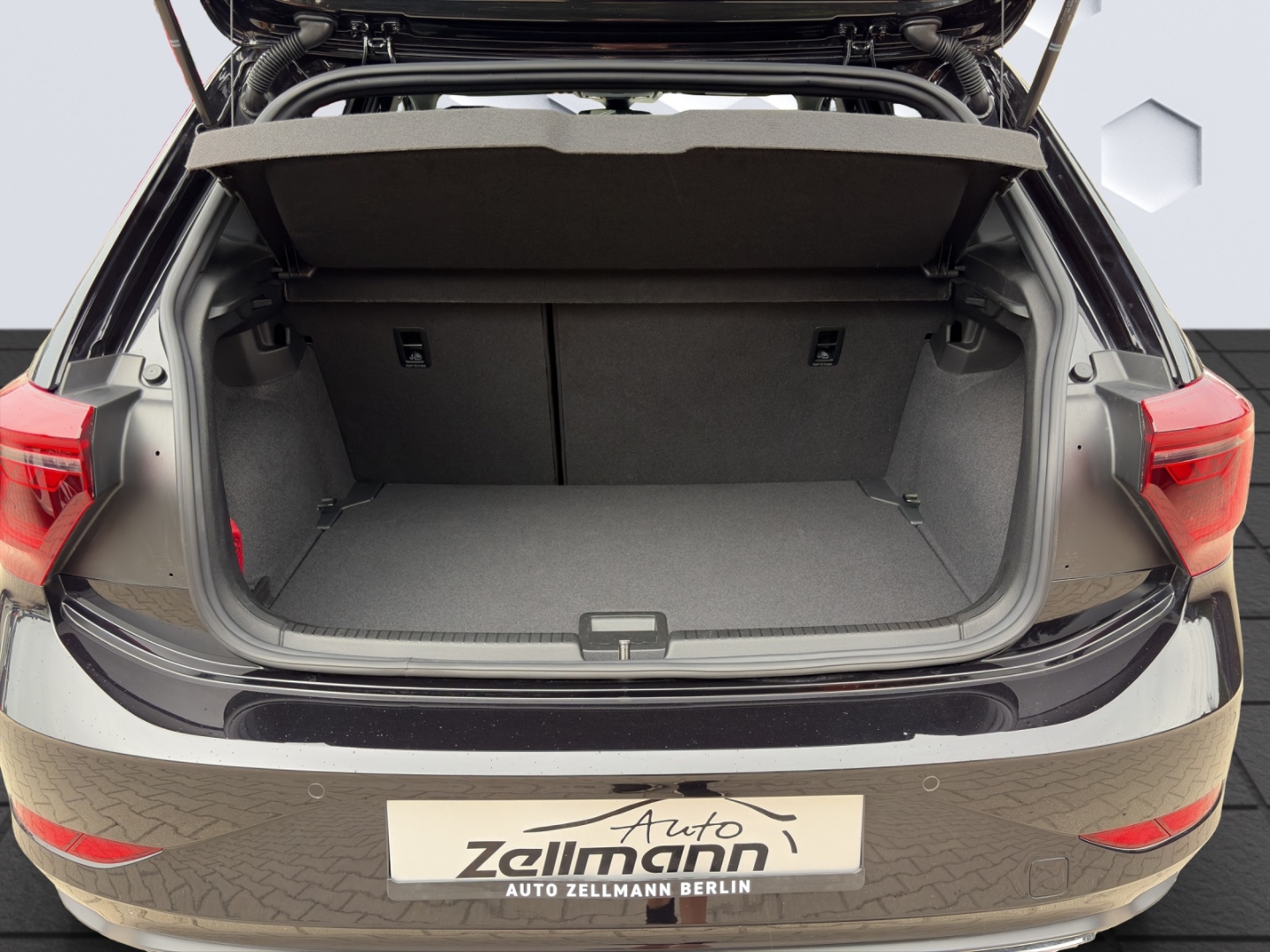 Polo VI R-Line 1.0TSI 85kW DSG MatrixLED ACC Rückfahrkamera Sitzheizung