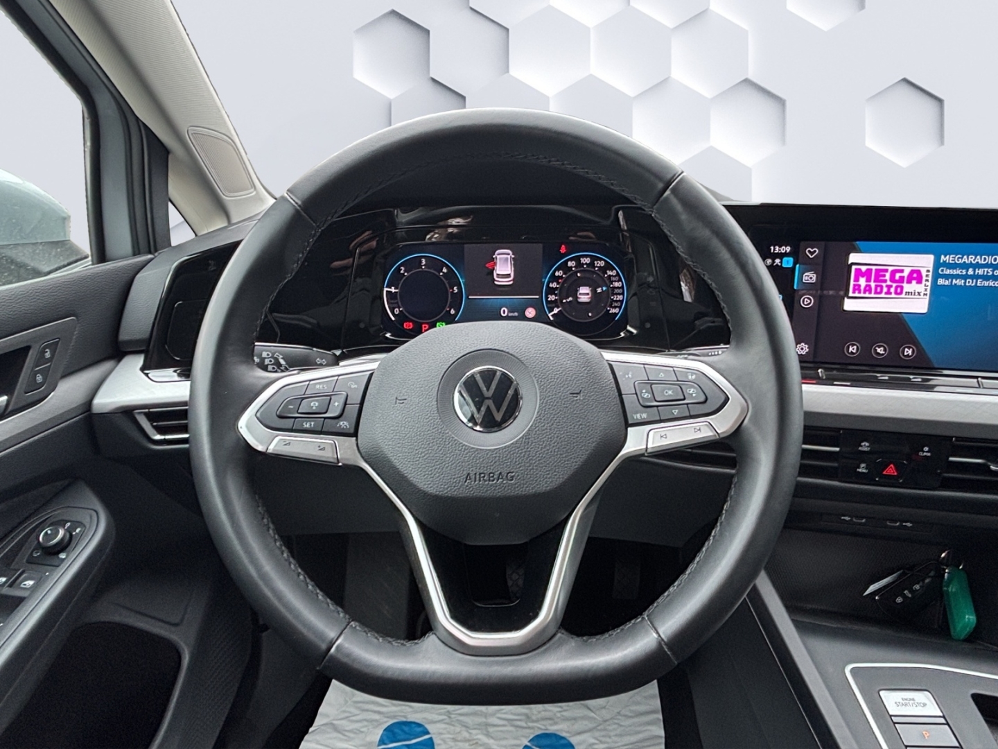 Golf VIII Life 2.0TDI 85kW AHZV LED GJR ACC Rückfahrkamera Sitzheizung