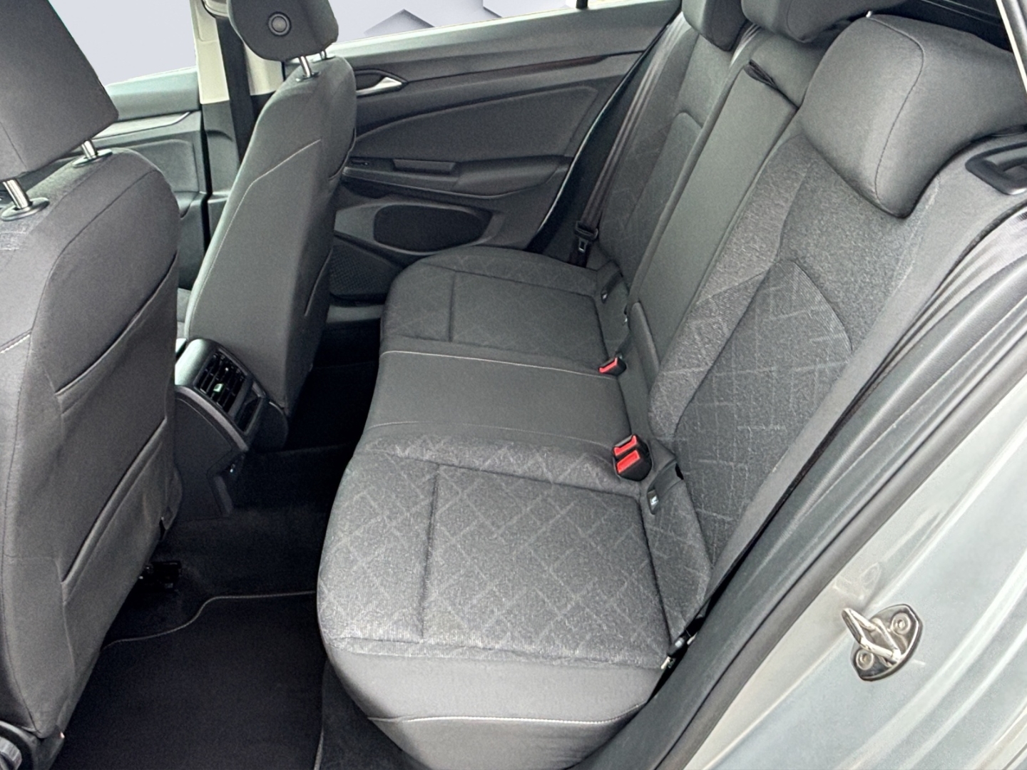 Golf VIII Life 2.0TDI 85kW AHZV LED GJR ACC Rückfahrkamera Sitzheizung