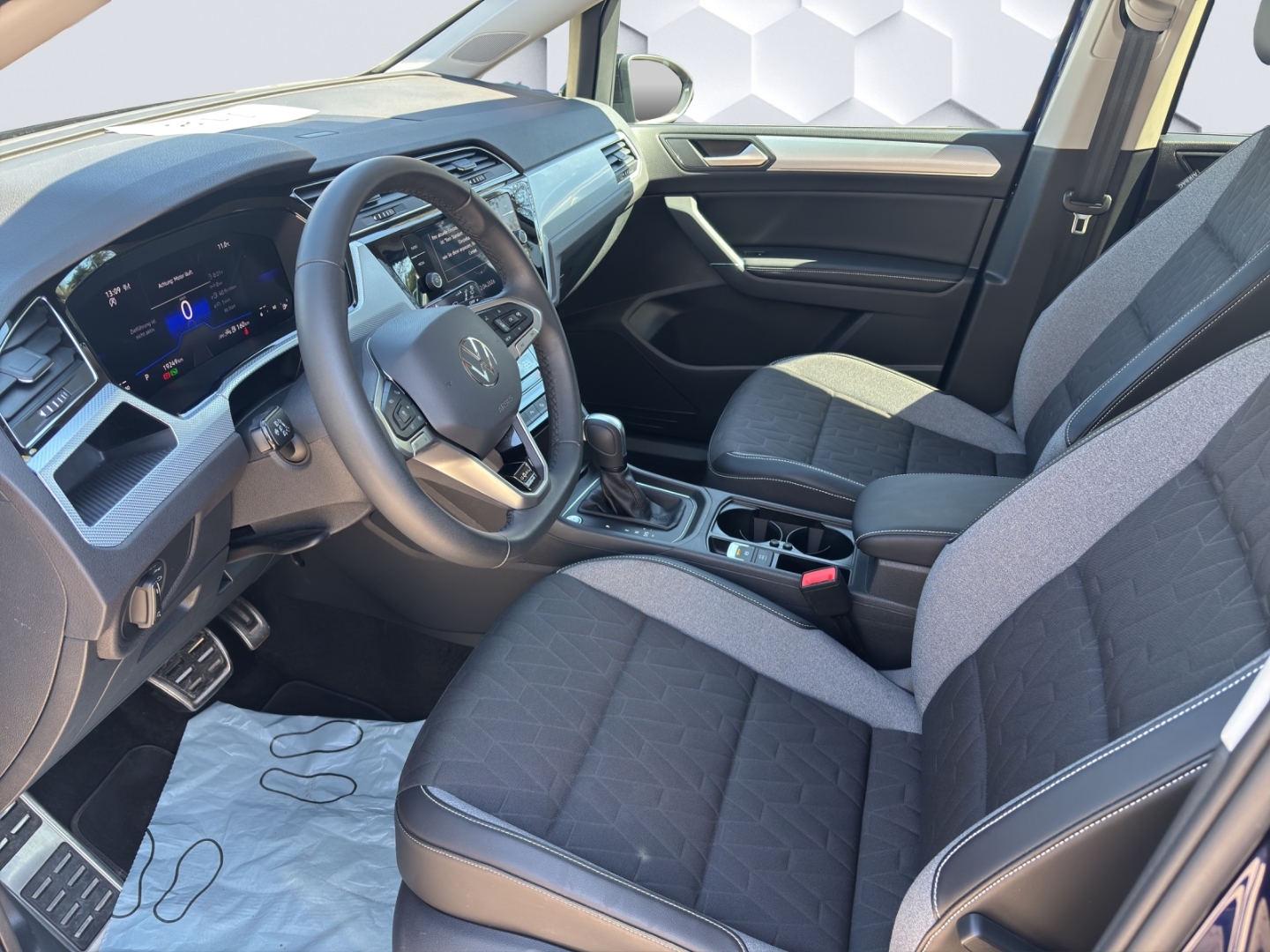 Touran BMT Start-Stopp Comfortline 1.5 TSI 110kW DSG AHZV LED GJR ACC TrailerAssist Sitzheizung