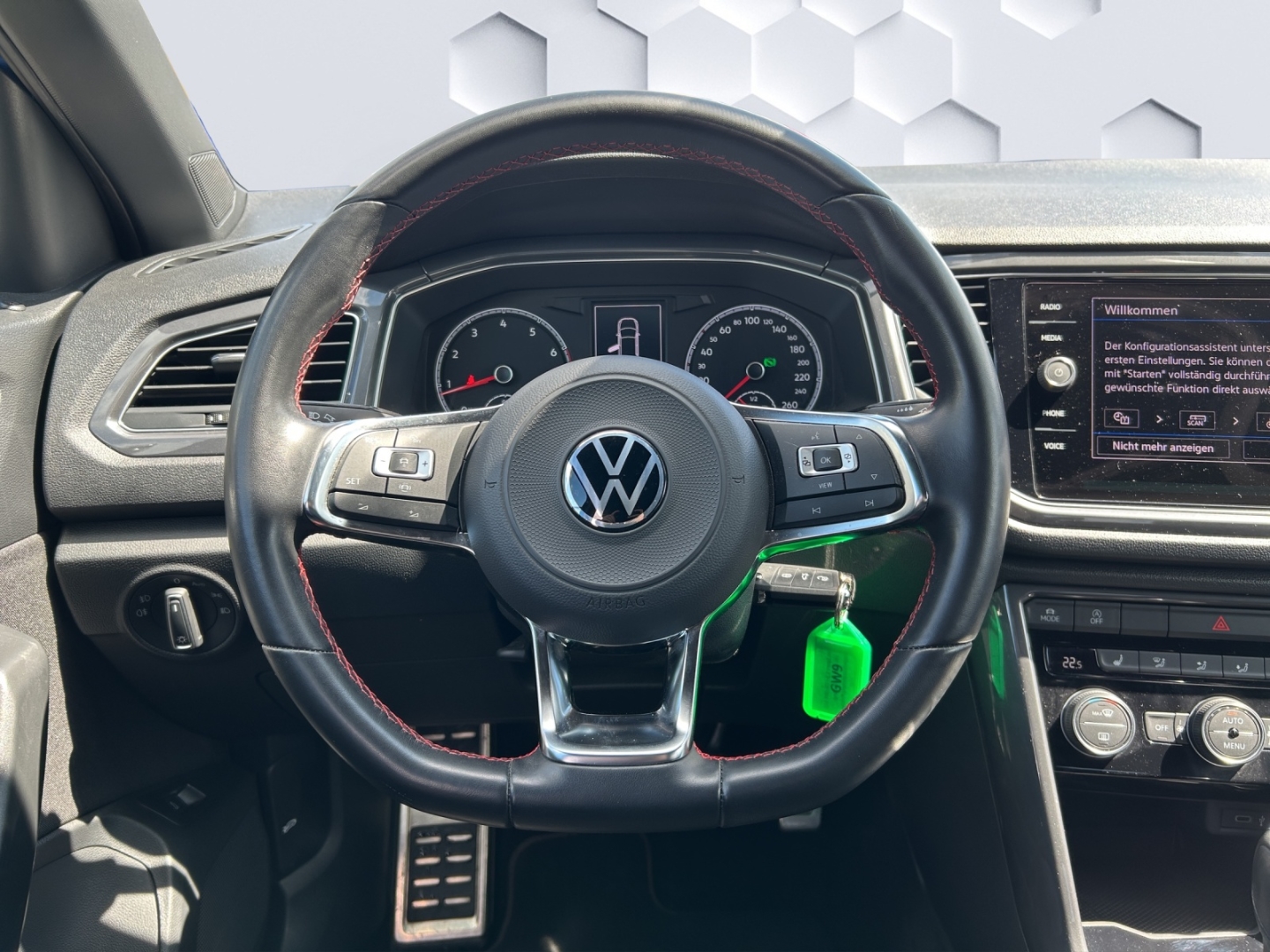 T-Roc Sport 1.5 TSI 110kW DSG LED ACC Rückfahrkamera Sitzheizung Sport