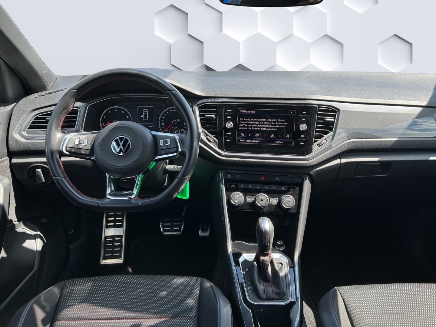T-Roc Sport 1.5 TSI 110kW DSG LED ACC Rückfahrkamera Sitzheizung Sport