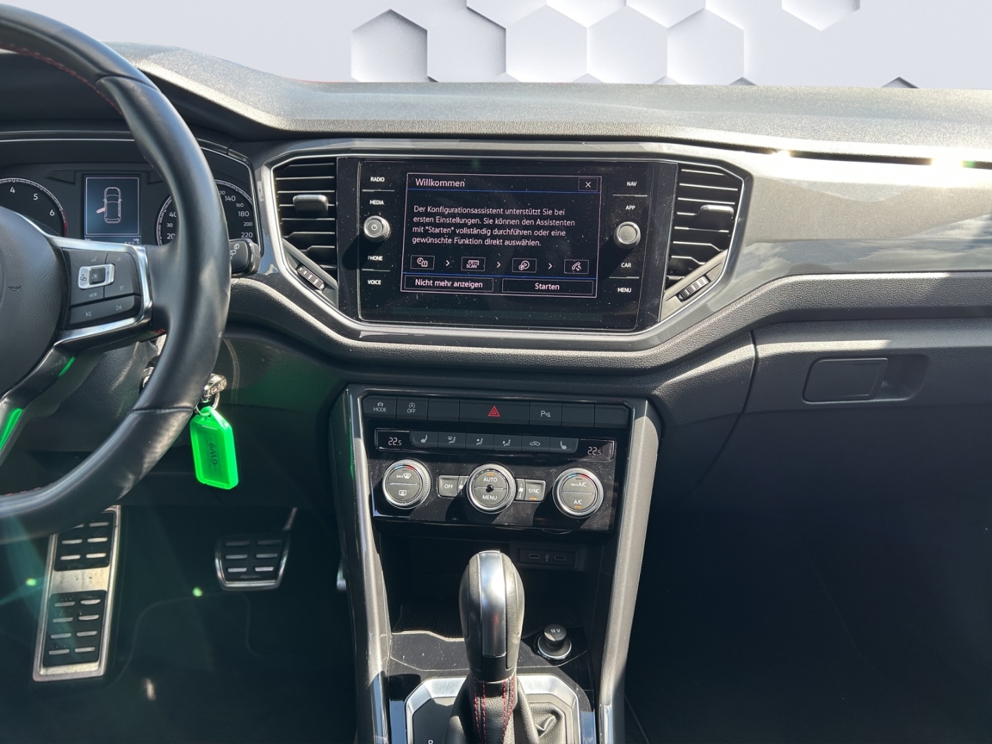 T-Roc Sport 1.5 TSI 110kW DSG LED ACC Rückfahrkamera Sitzheizung Sport