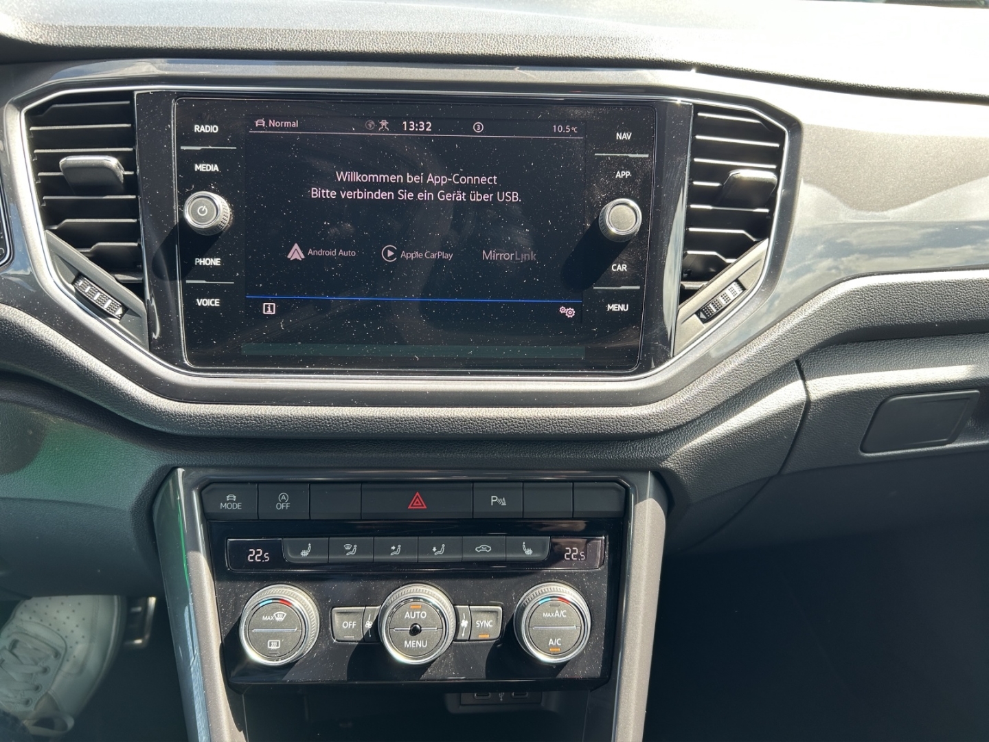 T-Roc Sport 1.5 TSI 110kW DSG LED ACC Rückfahrkamera Sitzheizung Sport
