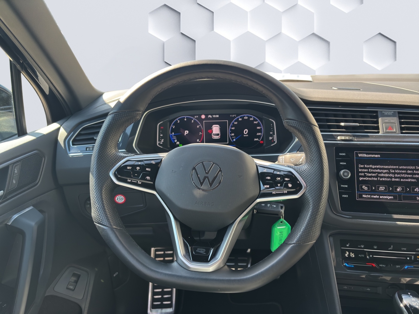 Tiguan R-Line 1.5TSI 110kW AHZV LED ACC ParkAssist Sitzheizung