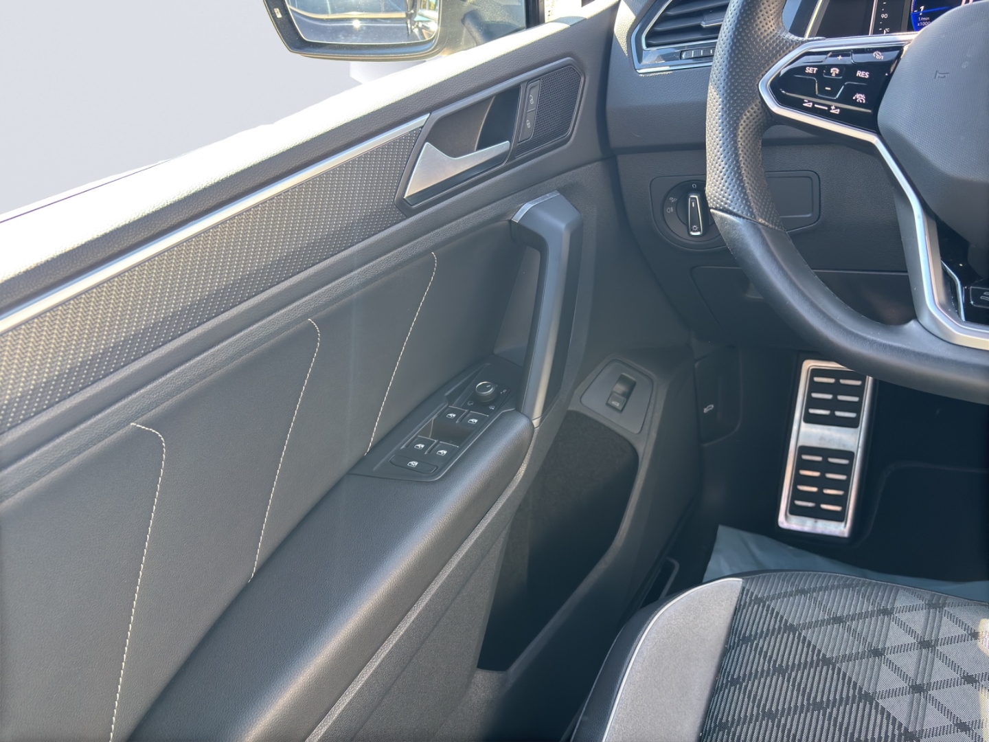 Tiguan R-Line 1.5TSI 110kW AHZV LED ACC ParkAssist Sitzheizung