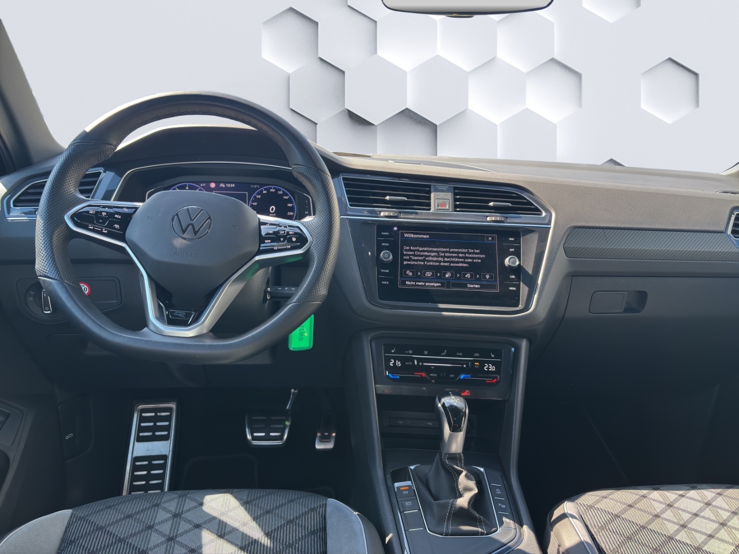 Tiguan R-Line 1.5TSI 110kW AHZV LED ACC ParkAssist Sitzheizung