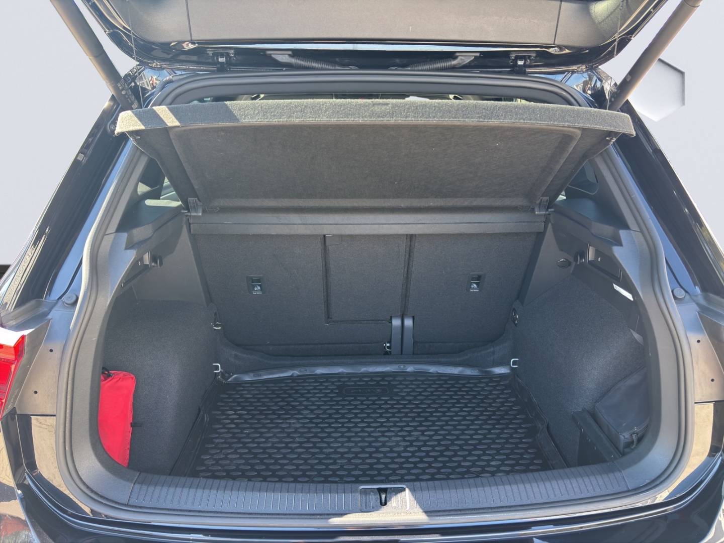 Tiguan R-Line 1.5TSI 110kW AHZV LED ACC ParkAssist Sitzheizung