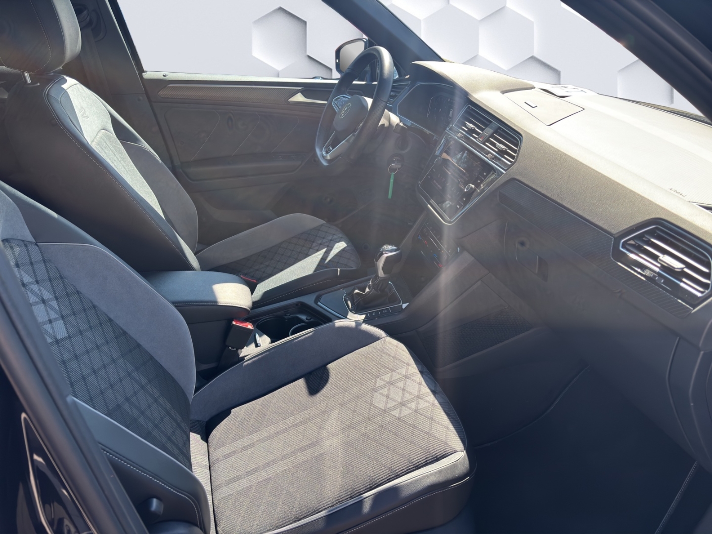 Tiguan R-Line 1.5TSI 110kW AHZV LED ACC ParkAssist Sitzheizung