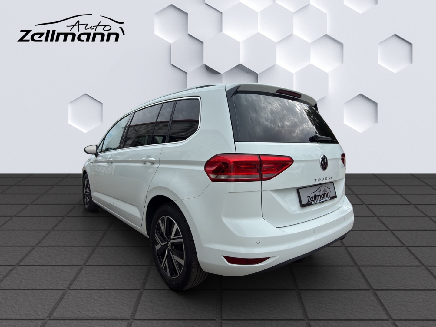 Touran Highline 1.5TSI 110kW DSG LED ACC Rückfahrkamera Sitzheizung