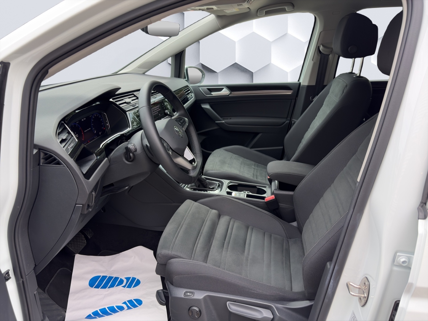 Touran Highline 1.5TSI 110kW DSG LED ACC Rückfahrkamera Sitzheizung