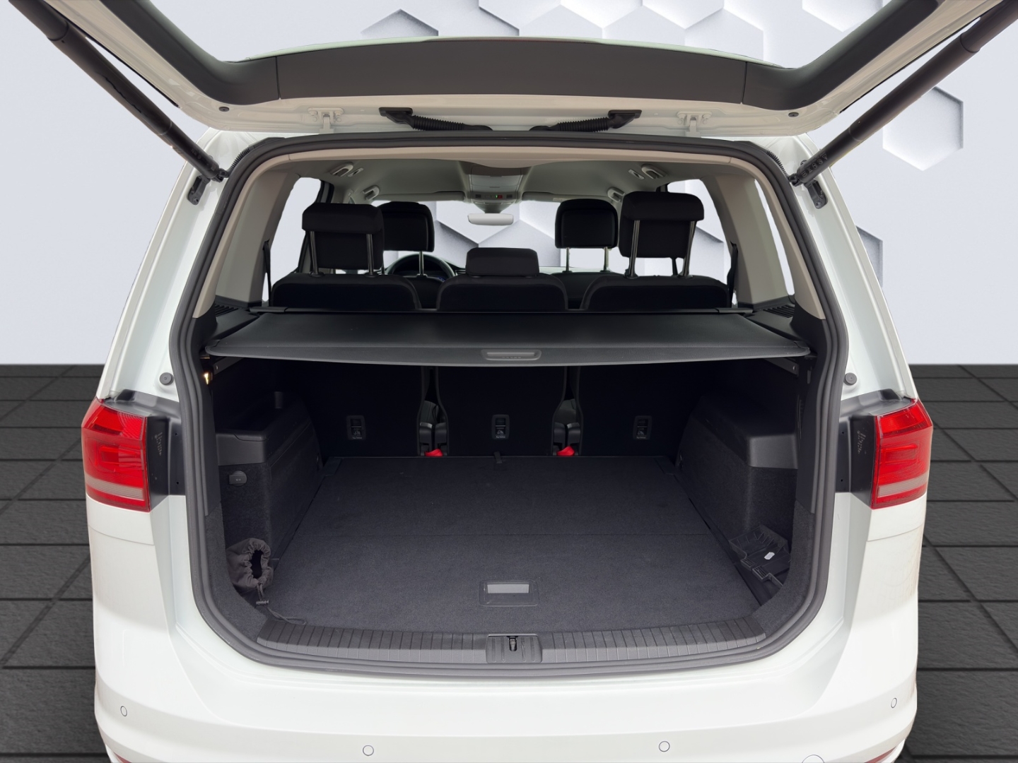 Touran Highline 1.5TSI 110kW DSG LED ACC Rückfahrkamera Sitzheizung
