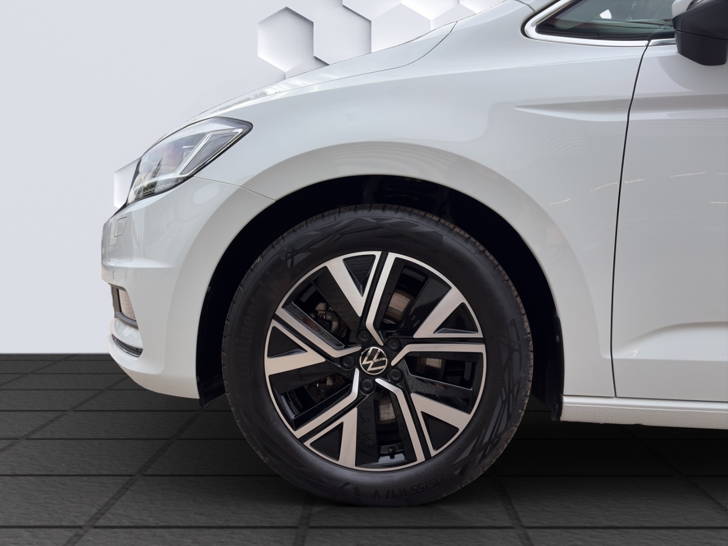 Touran Highline 1.5TSI 110kW DSG LED ACC Rückfahrkamera Sitzheizung