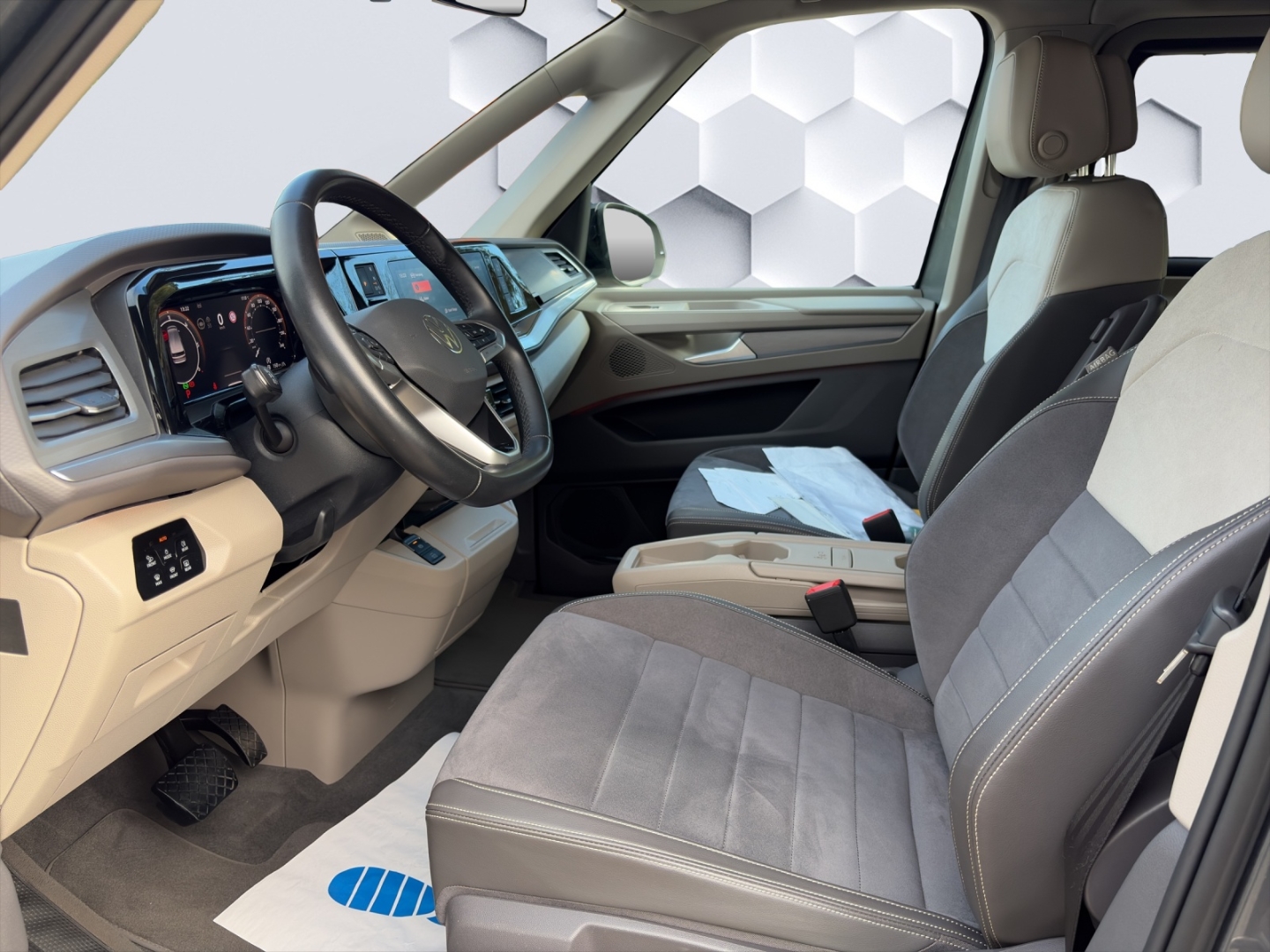 T7 Multivan LÜ 2.0TDI 110kW AHZV MatrixLED ACC DCC 360°Kamera ParkAssist Standheizung 7-Sitzer