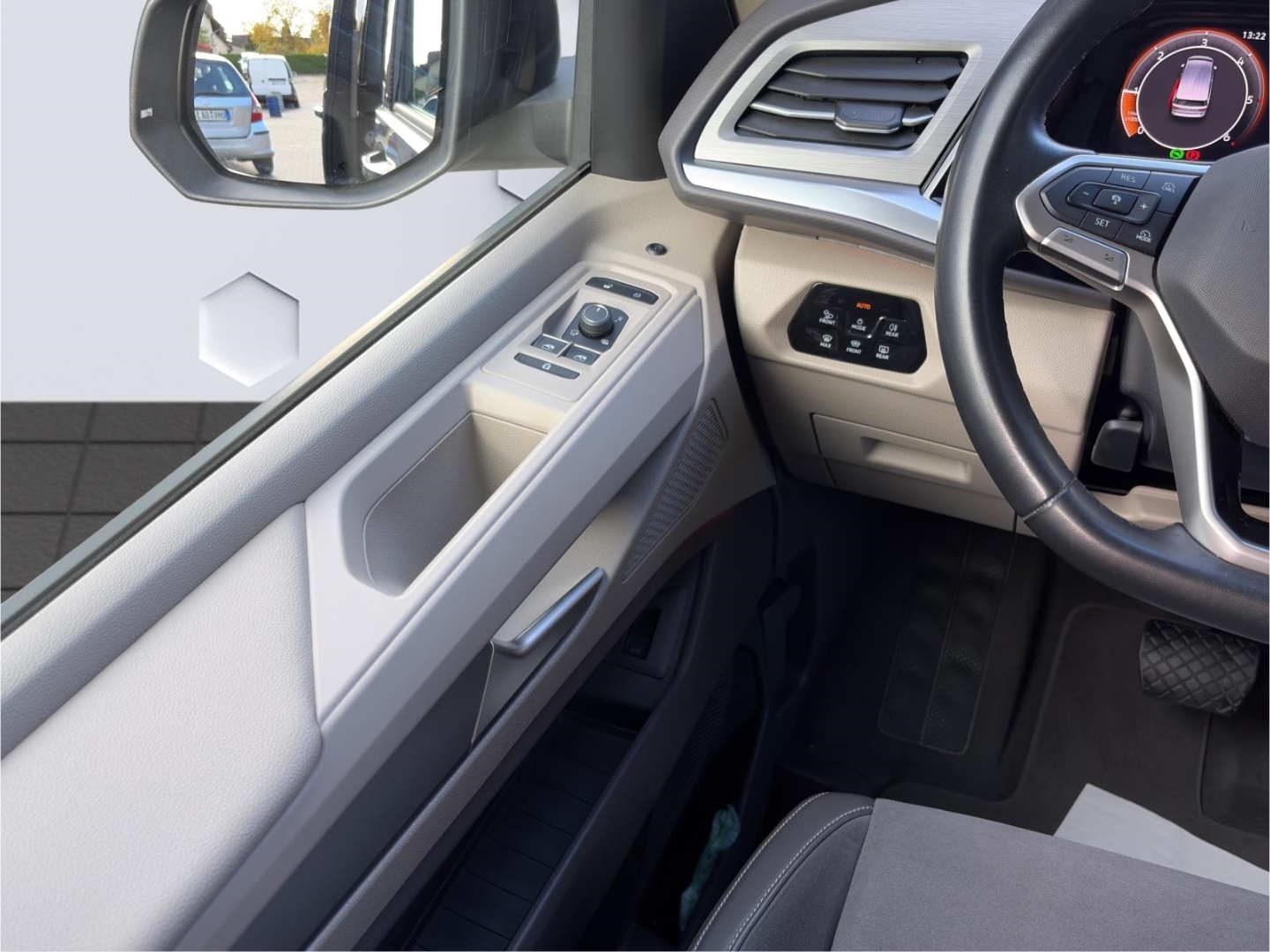 T7 Multivan LÜ 2.0TDI 110kW AHZV MatrixLED ACC DCC 360°Kamera ParkAssist Standheizung 7-Sitzer