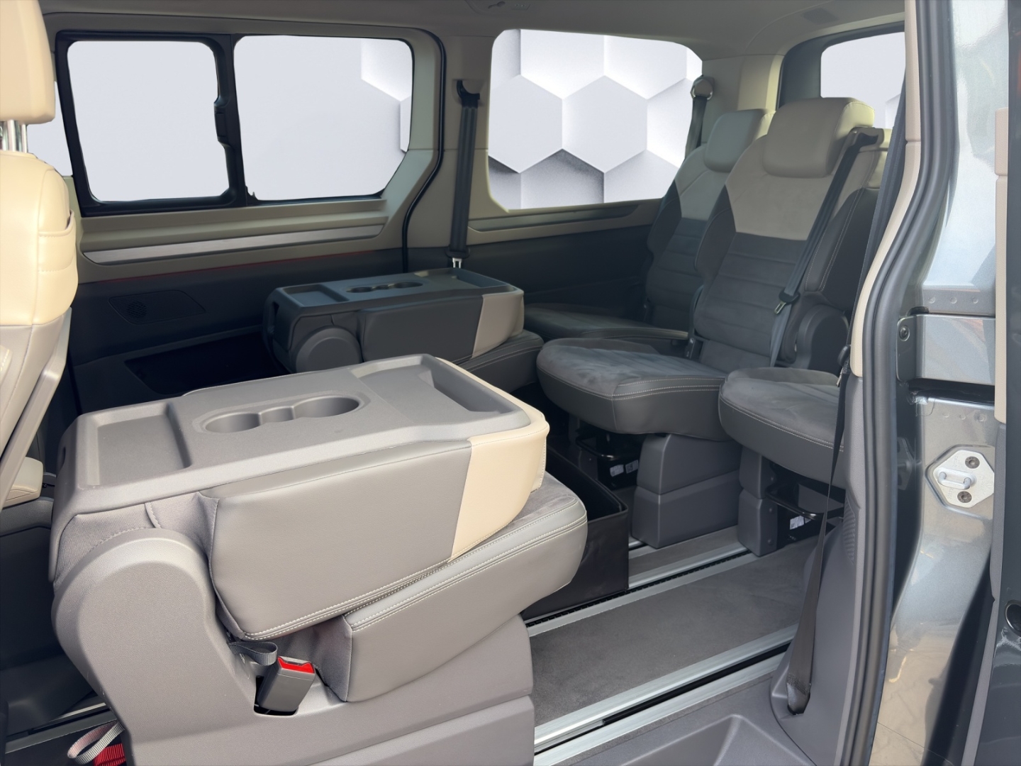 T7 Multivan LÜ 2.0TDI 110kW AHZV MatrixLED ACC DCC 360°Kamera ParkAssist Standheizung 7-Sitzer