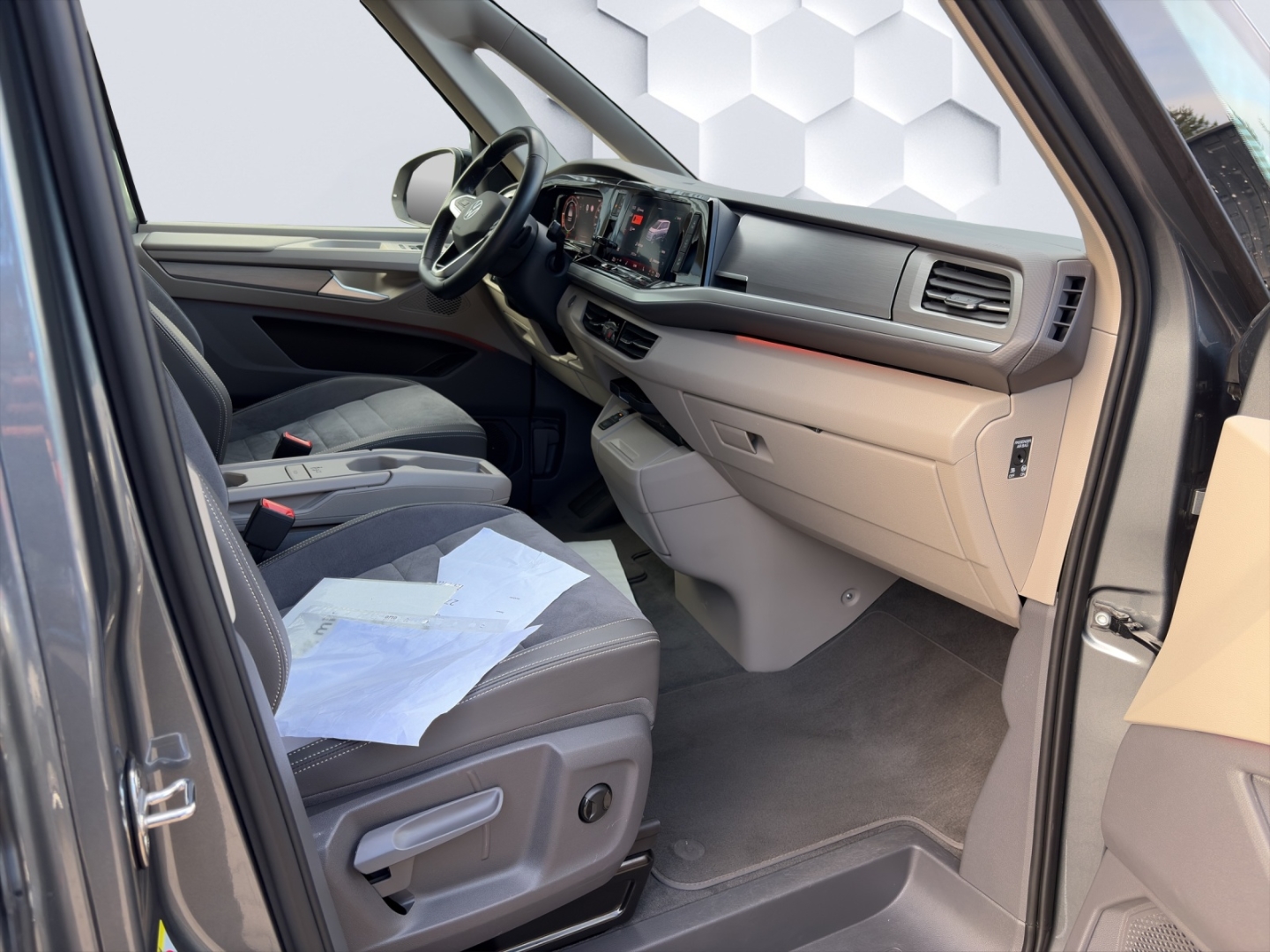 T7 Multivan LÜ 2.0TDI 110kW AHZV MatrixLED ACC DCC 360°Kamera ParkAssist Standheizung 7-Sitzer