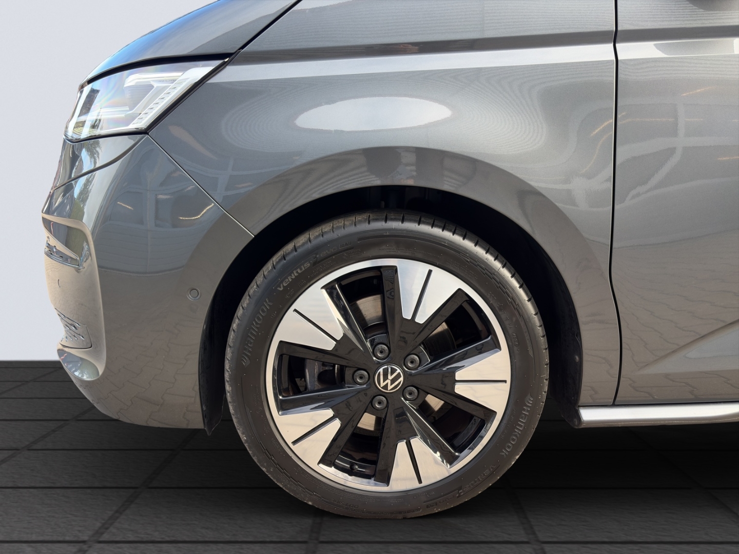 T7 Multivan LÜ 2.0TDI 110kW AHZV MatrixLED ACC DCC 360°Kamera ParkAssist Standheizung 7-Sitzer