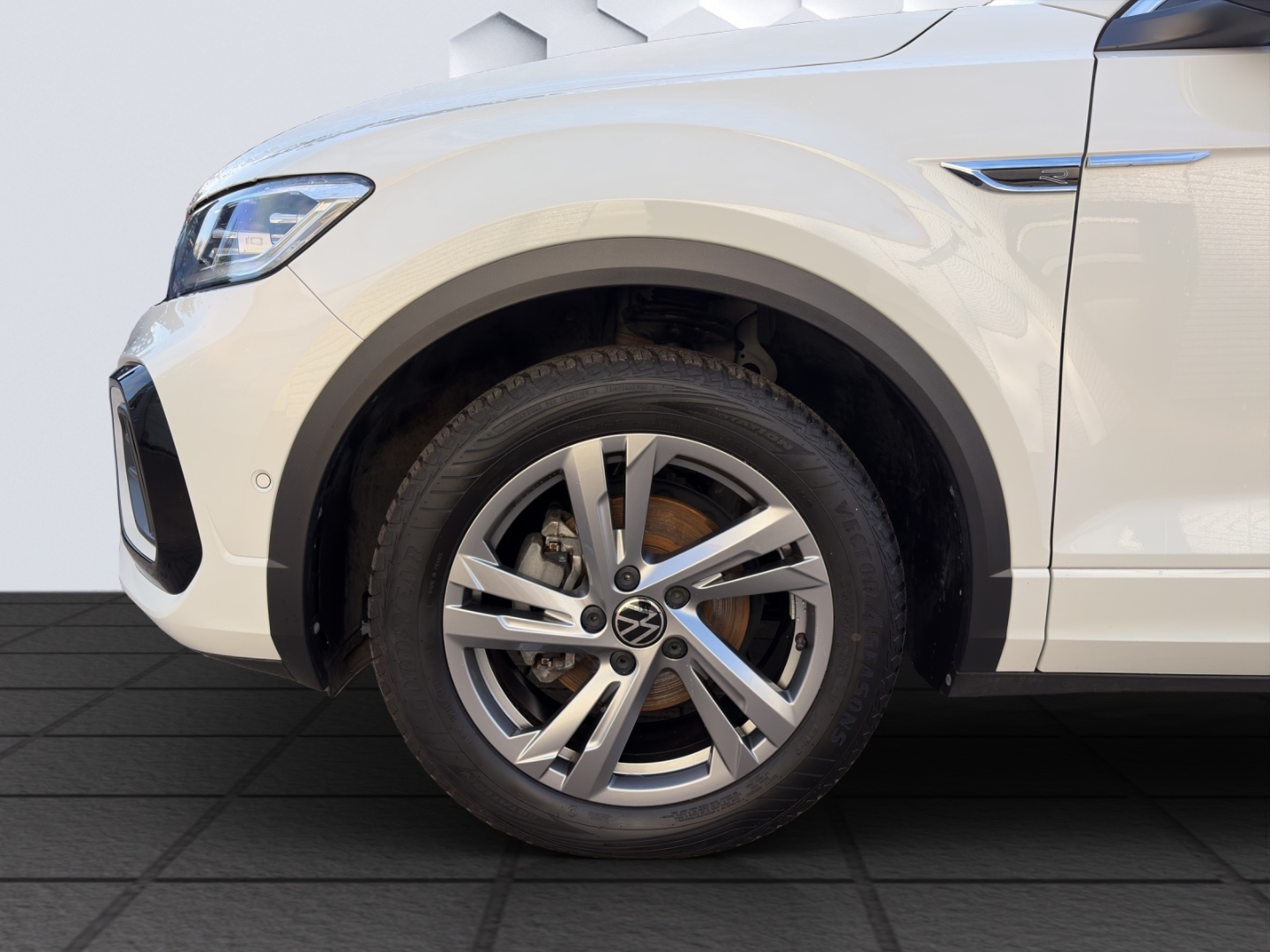 T-Roc R-Line 1.5TSI 110kW DSG AHZV LED GJR ACC Rückfahrkamera ParkAssist Sitzheizung
