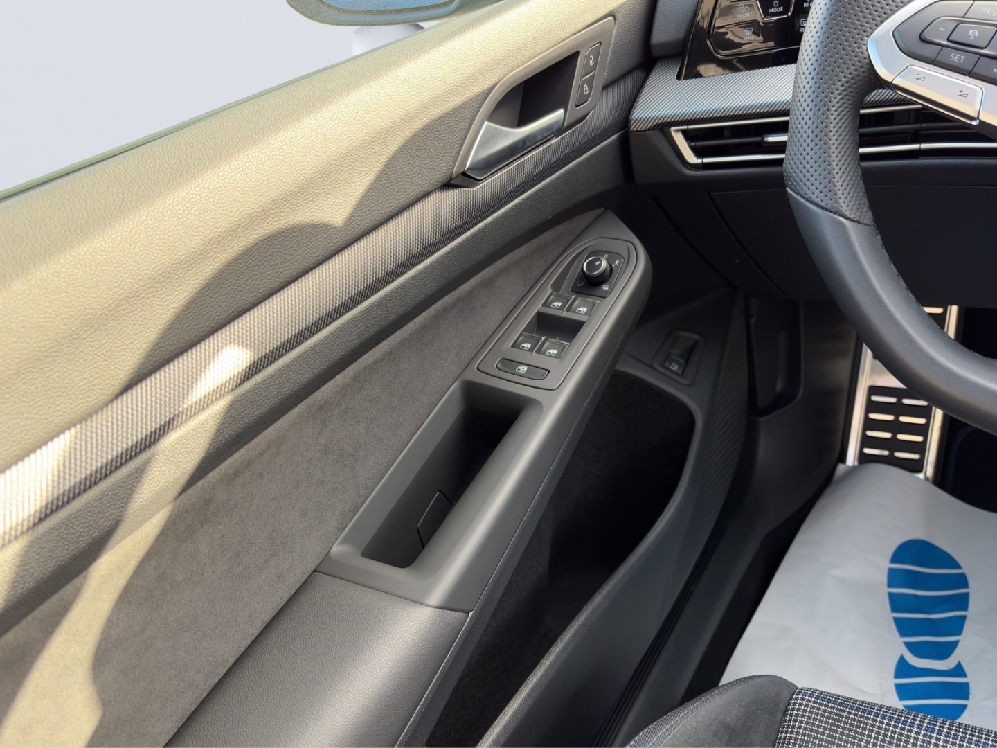 Golf VIII GTE 1.5eHybrid 200kW DSG AHZV MatrixLED PanoDach HuD ACC 360°Kamera Sitzheizung