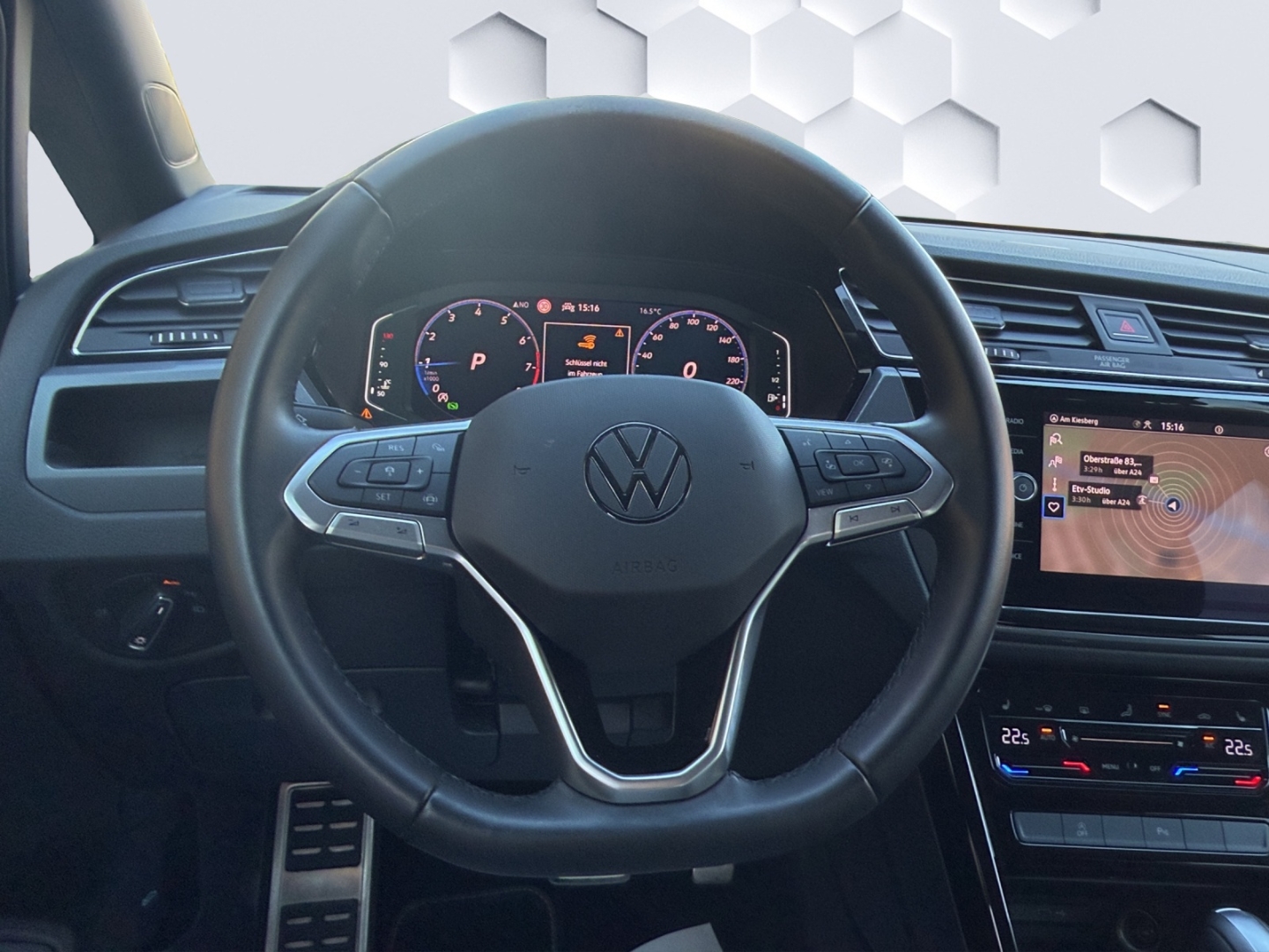 Touran BMT Start-Stopp Highline 1.5TSI AHZV LED PDC ACC Rückfahrkamera Sitzheizung