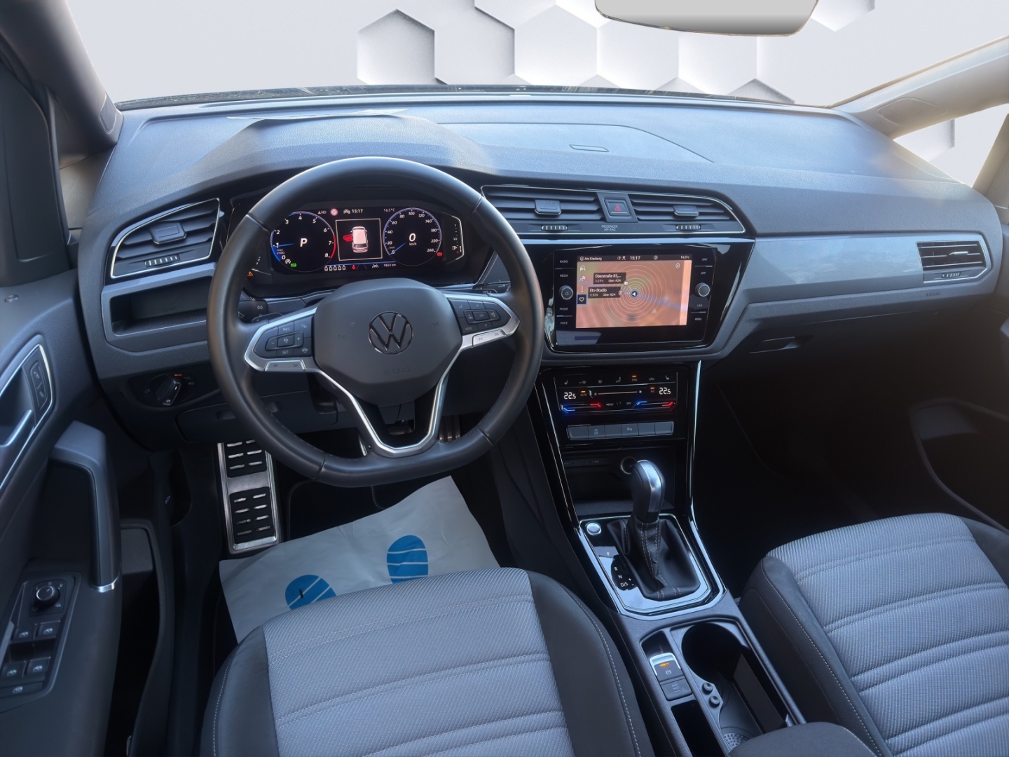 Touran BMT Start-Stopp Highline 1.5TSI AHZV LED PDC ACC Rückfahrkamera Sitzheizung