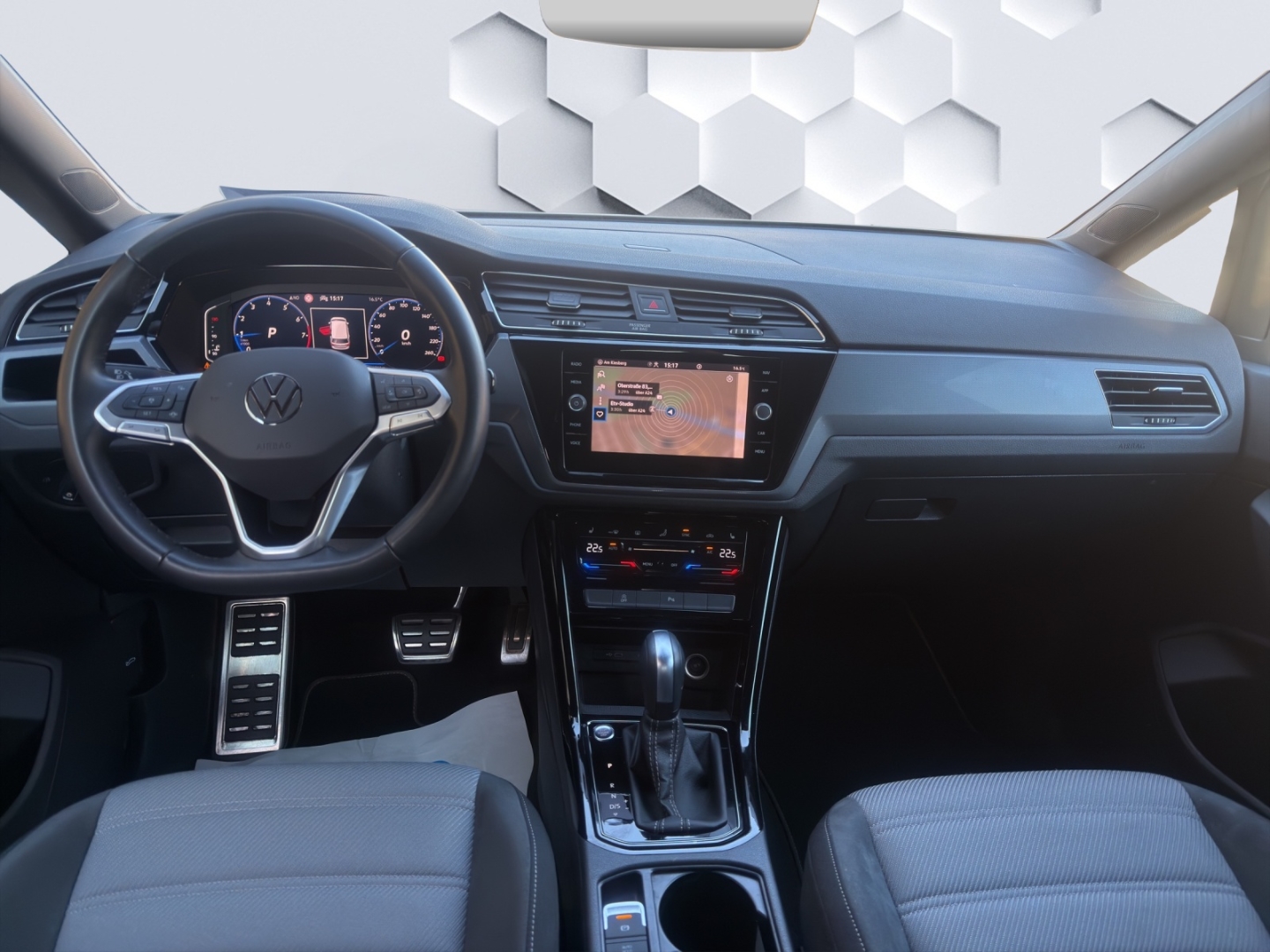 Touran BMT Start-Stopp Highline 1.5TSI AHZV LED PDC ACC Rückfahrkamera Sitzheizung