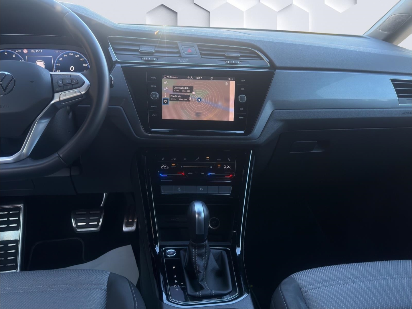 Touran BMT Start-Stopp Highline 1.5TSI AHZV LED PDC ACC Rückfahrkamera Sitzheizung