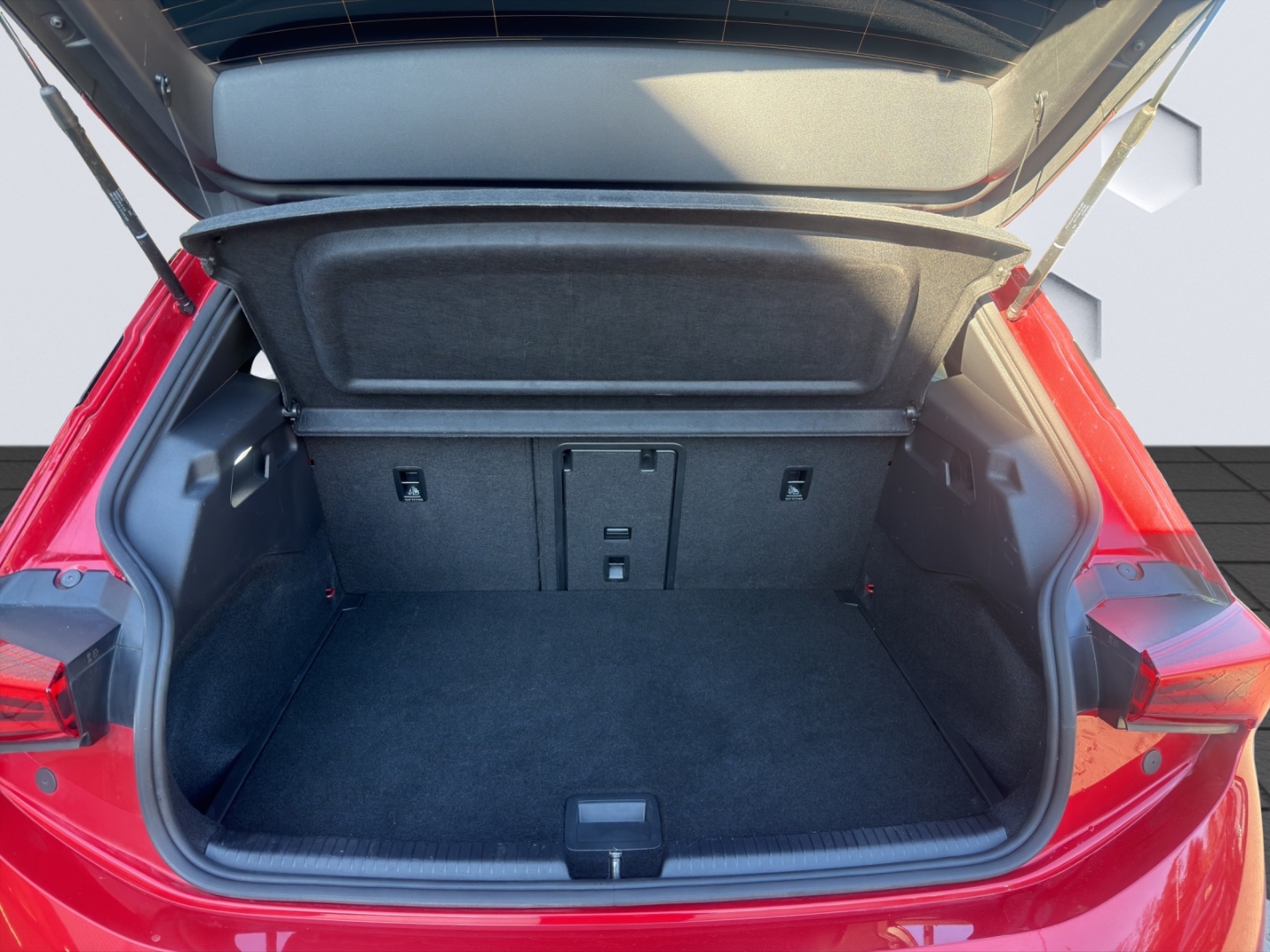 Born 150kW LED ACC 360°Kamera ParkLenkAssist Sitzheizung