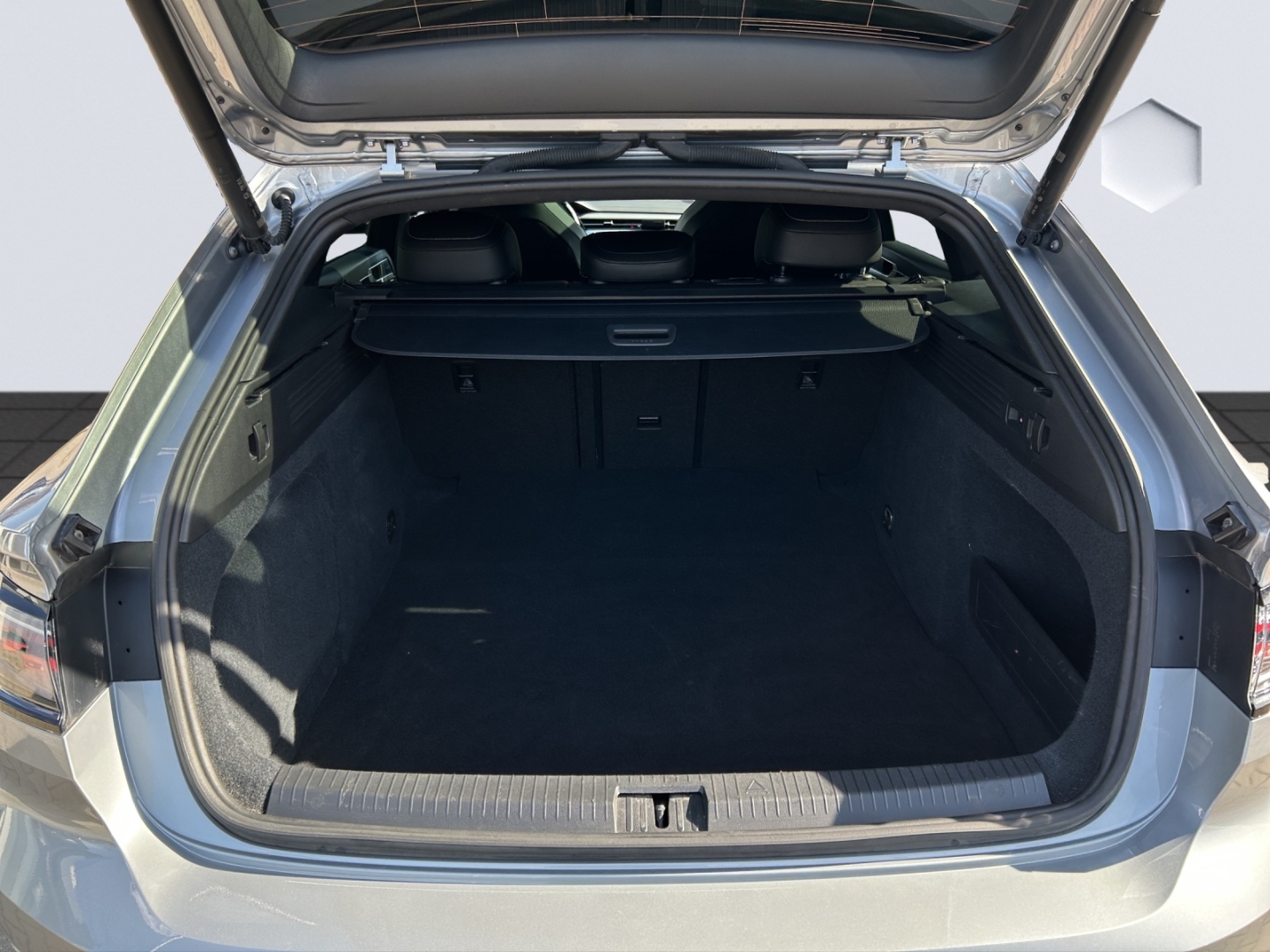 Arteon 2.0 TSI EU6d Shooting Brake R-Line 2.0TSI DSG AHZV HuD ACC 360°Kamera ParkAssist Standheizung Sitzheizung