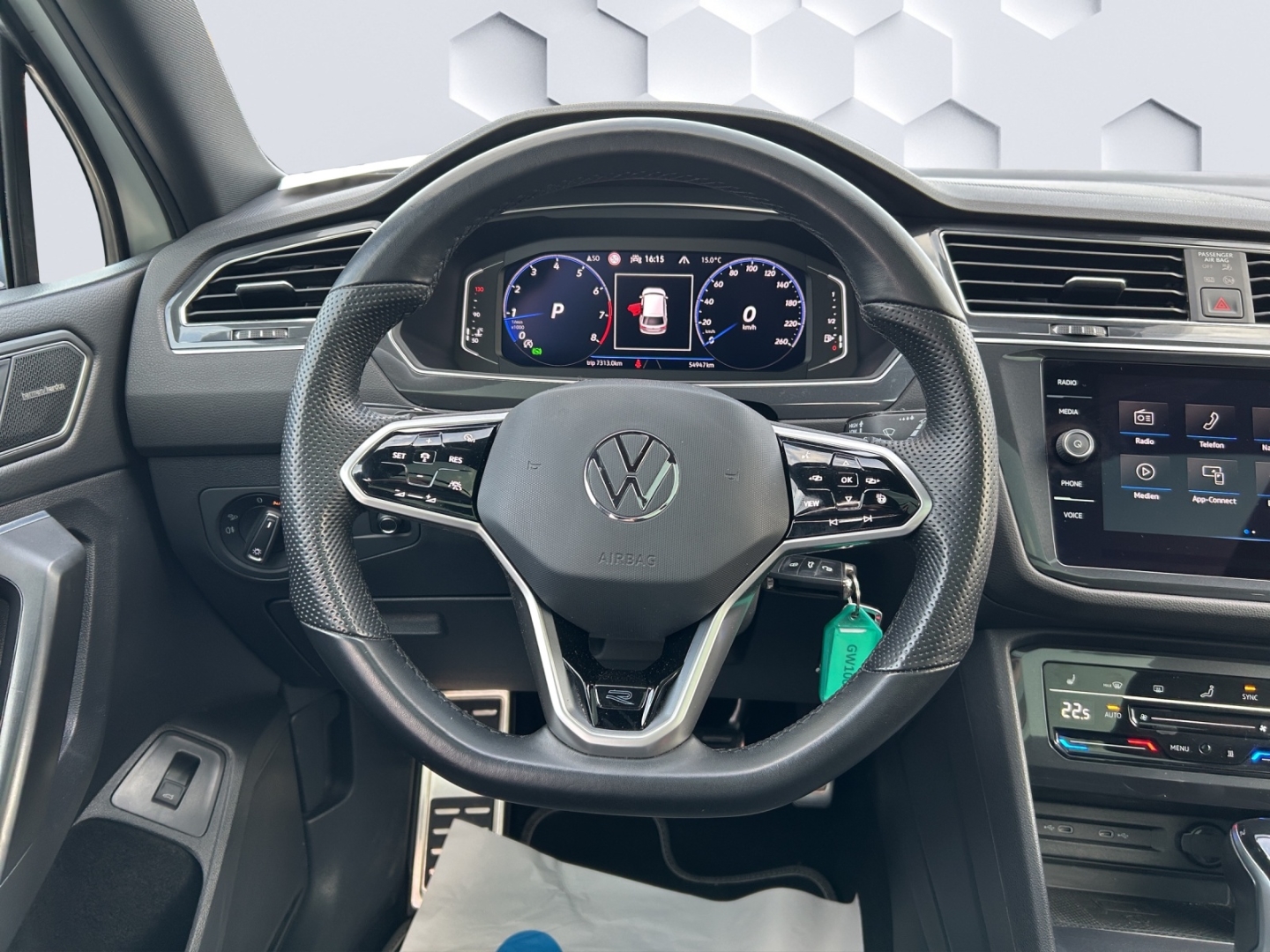 Tiguan Allspace 4Motion R-Line 2.0 TSI DSG AHZV PanoDach HuD ACC Rückfahrkamera TrailerAssist Standheizung Sitzheizun