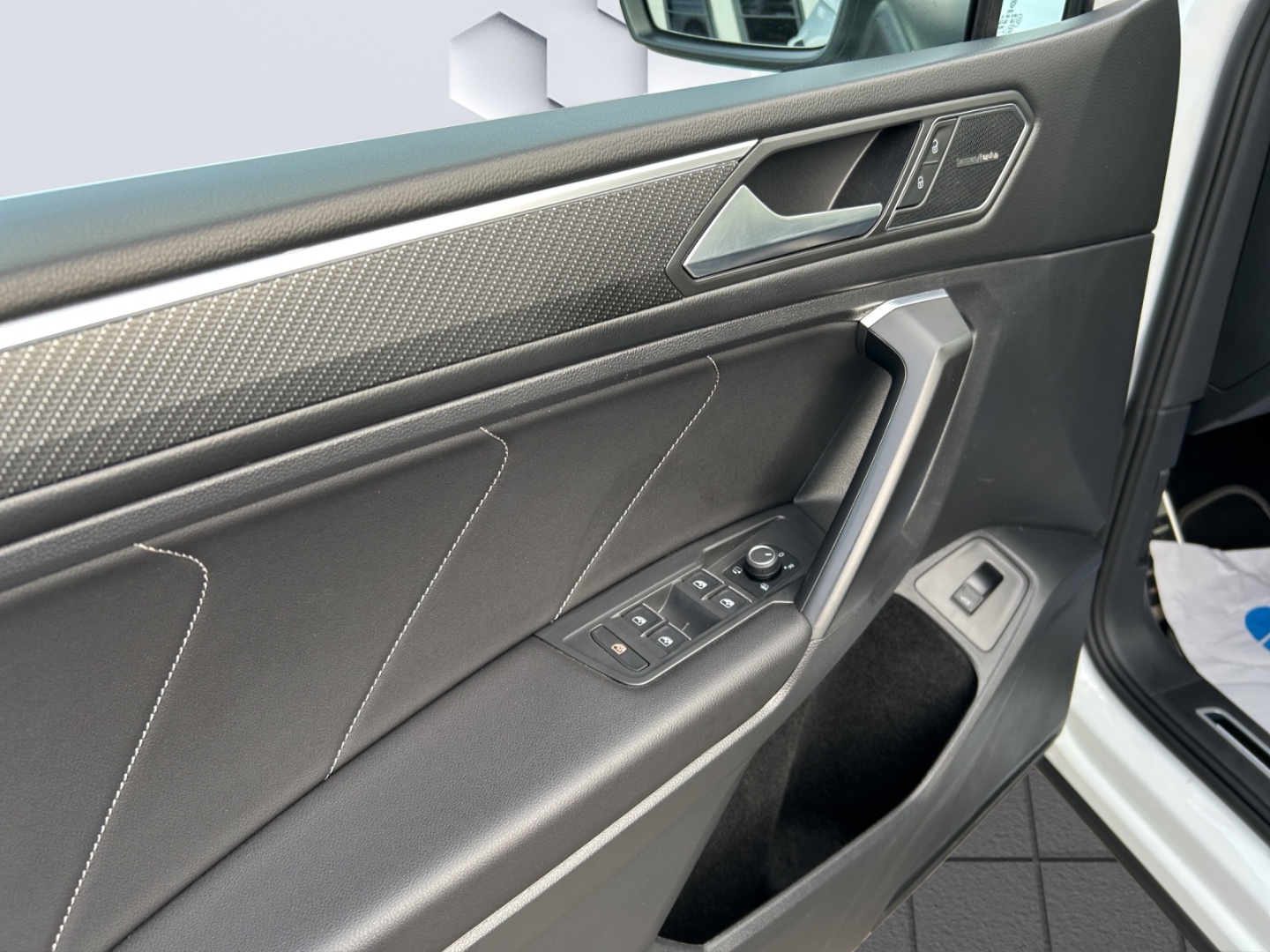 Tiguan Allspace 4Motion R-Line 2.0 TSI DSG AHZV PanoDach HuD ACC Rückfahrkamera TrailerAssist Standheizung Sitzheizun