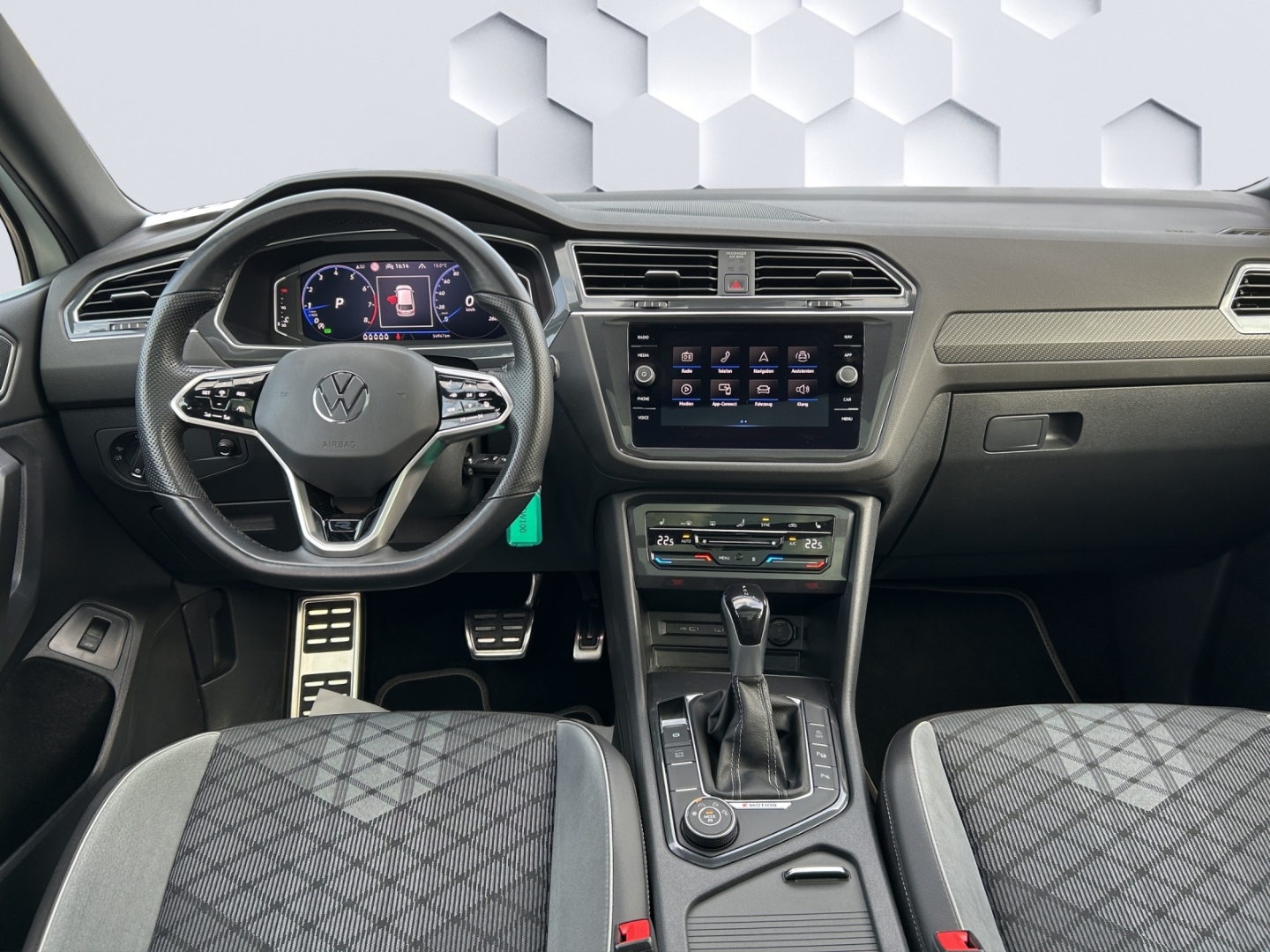 Tiguan Allspace 4Motion R-Line 2.0 TSI DSG AHZV PanoDach HuD ACC Rückfahrkamera TrailerAssist Standheizung Sitzheizun