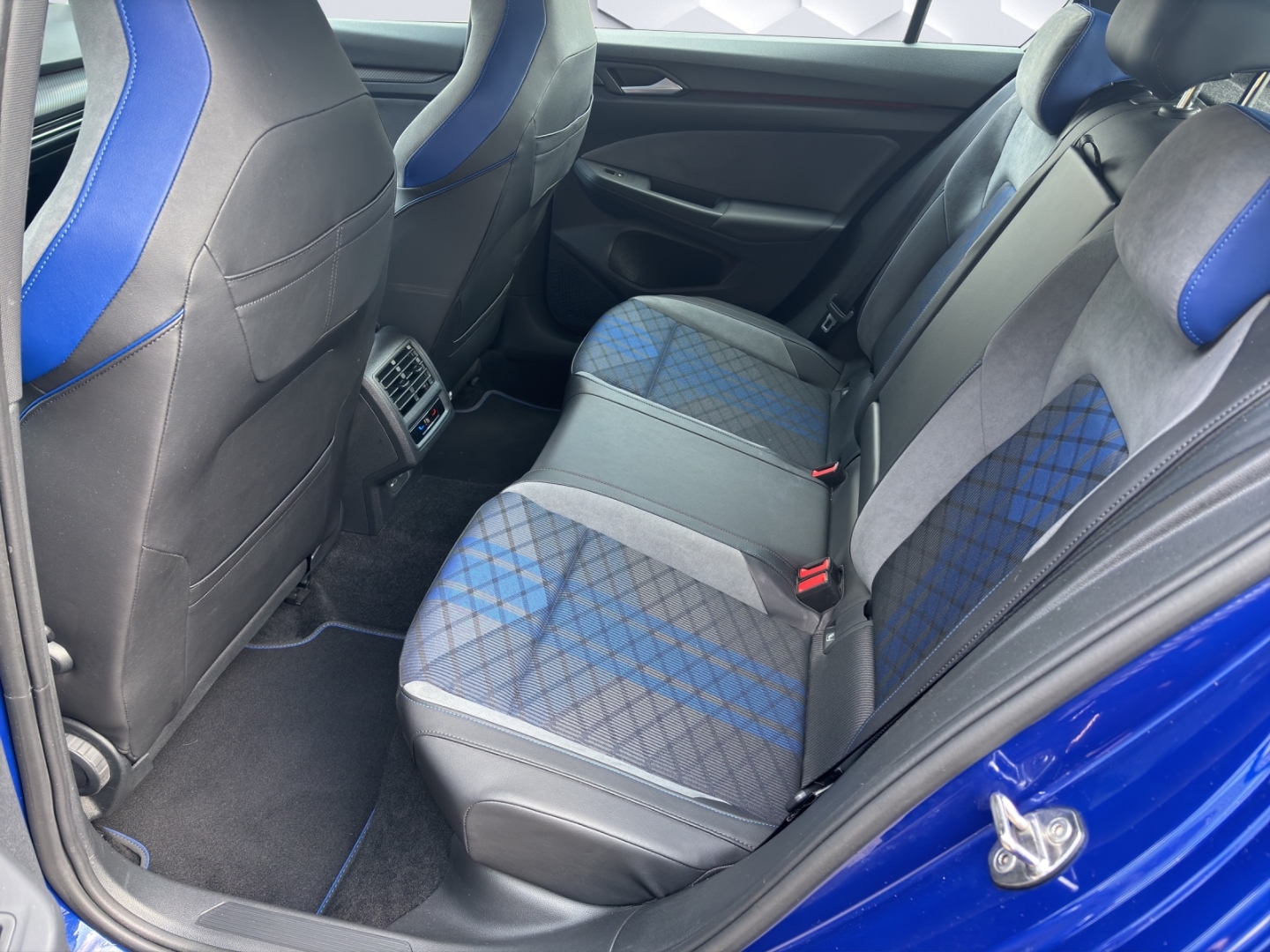 Golf VIII R Performance 4Motion 2.0 TSI DSG OPF LED PDC ACC App-Connect DAB+