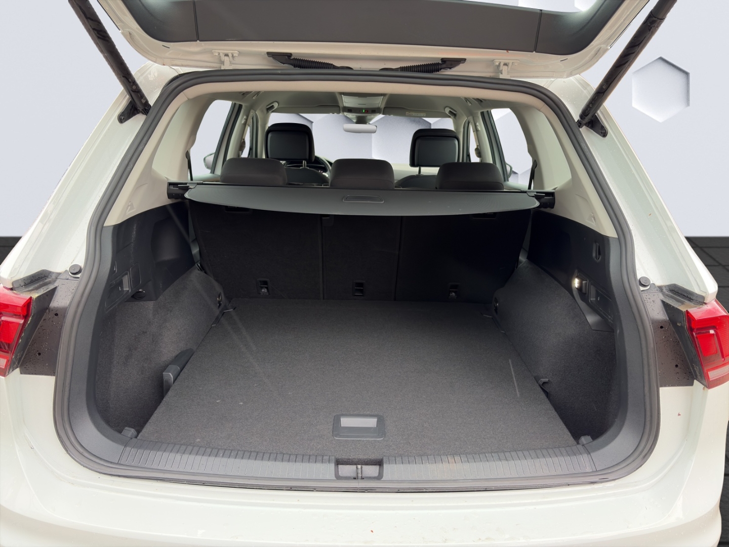 Tiguan Allspace Life 4Motion 2.0TDI SCR 4M 110 kW DSG AHZV LED Harman Kardon HuD