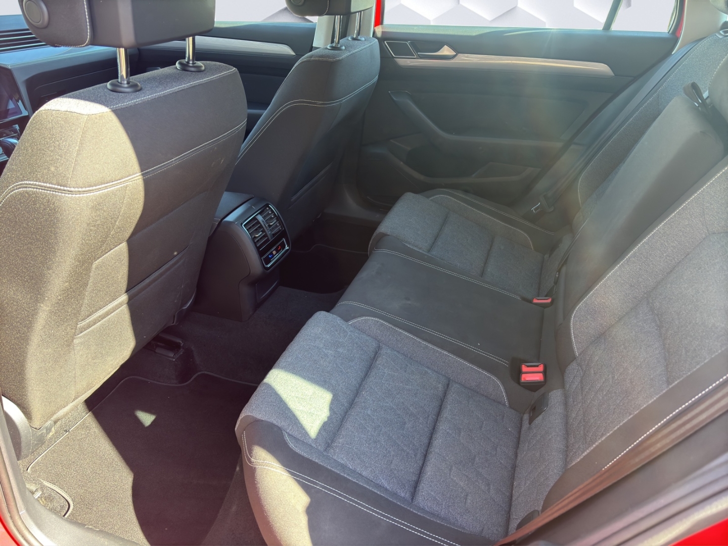 Passat Business 2.0TDI 90kW DSG AHZV LED ACC Rückfahrkamera Sitzheizung