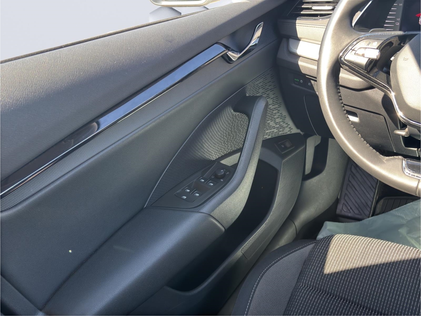 Octavia Combi Ambition 1.4 TSI iV MatrixLED Rückfahrkamera ParkAssist Sitzheizung